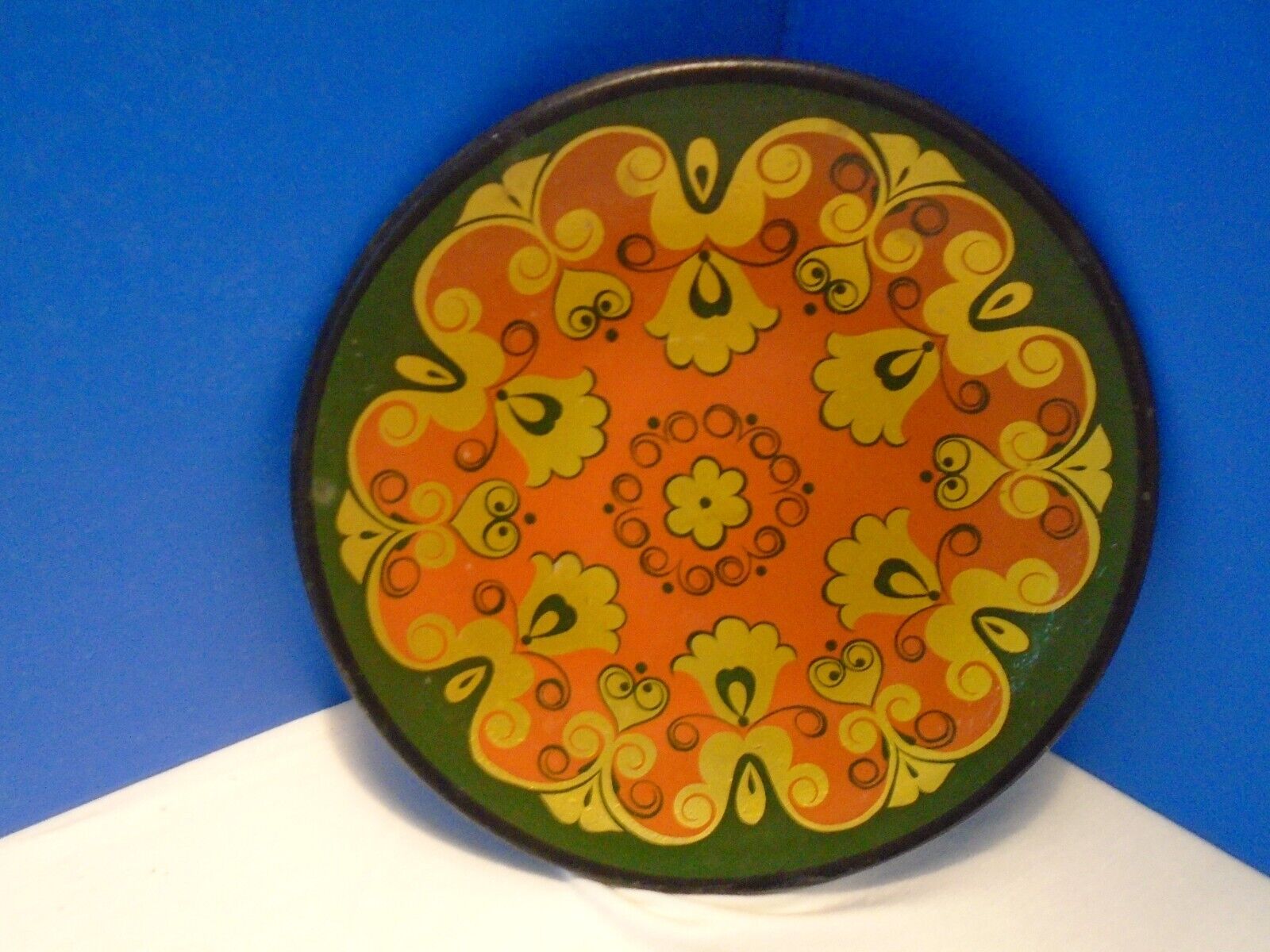 Vintage Russian Soviet Handpainted Lacquer Plate, 8 1/2\