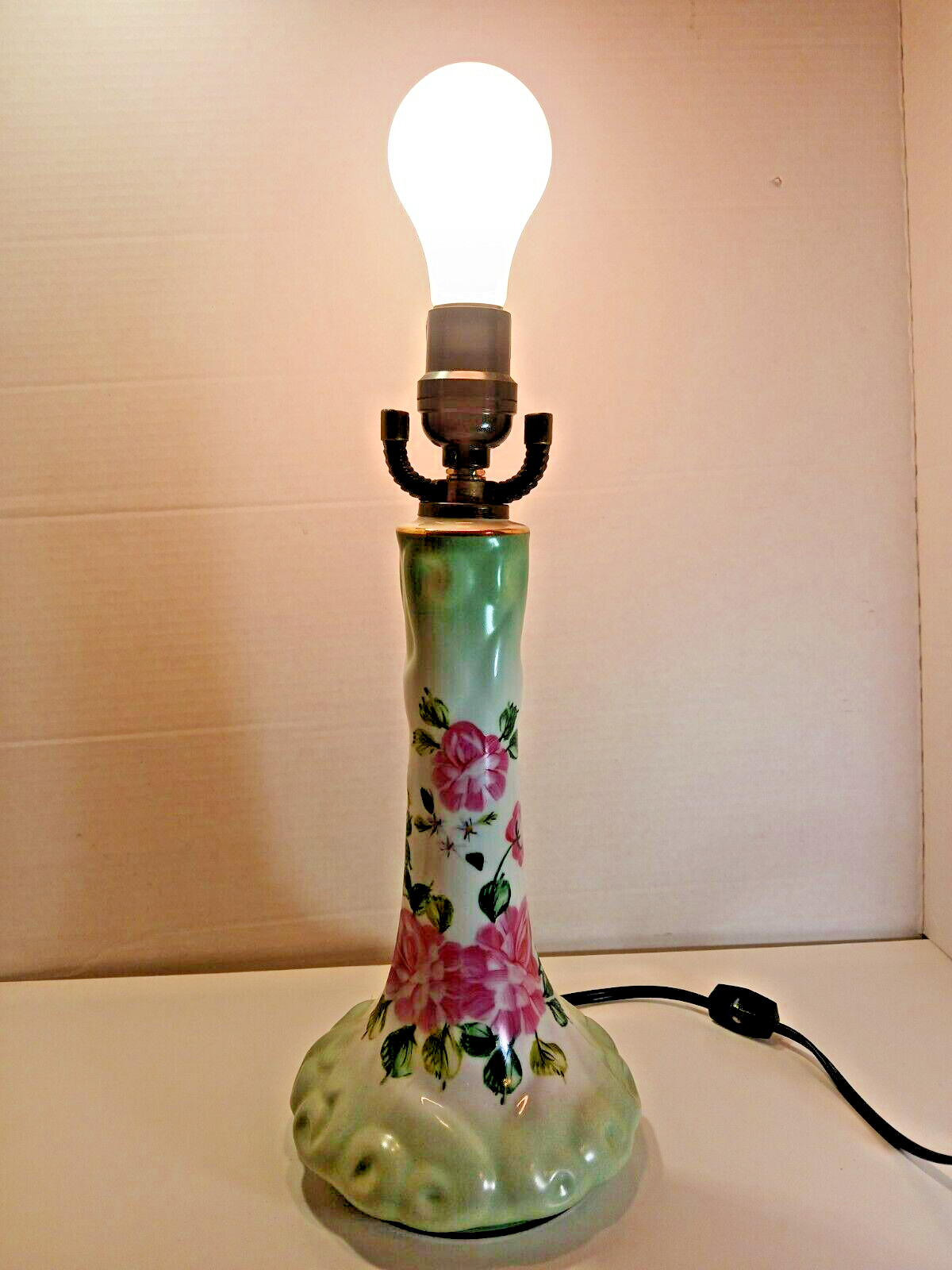 Vtg Victorian Style Hand Painted Porcelain Lamp