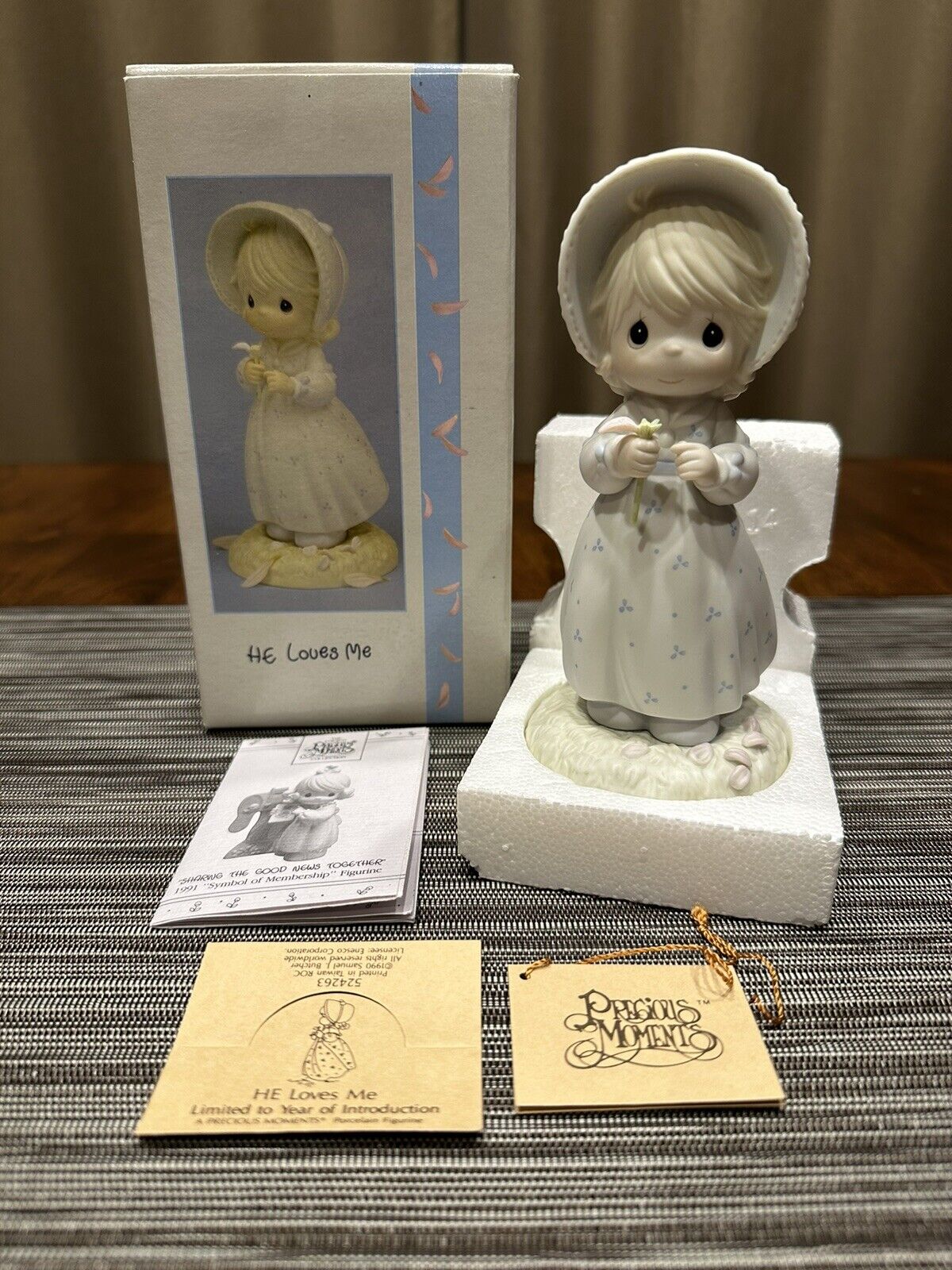 Precious Moments He Loves Me 1990 Limited Edition Figurine 524263