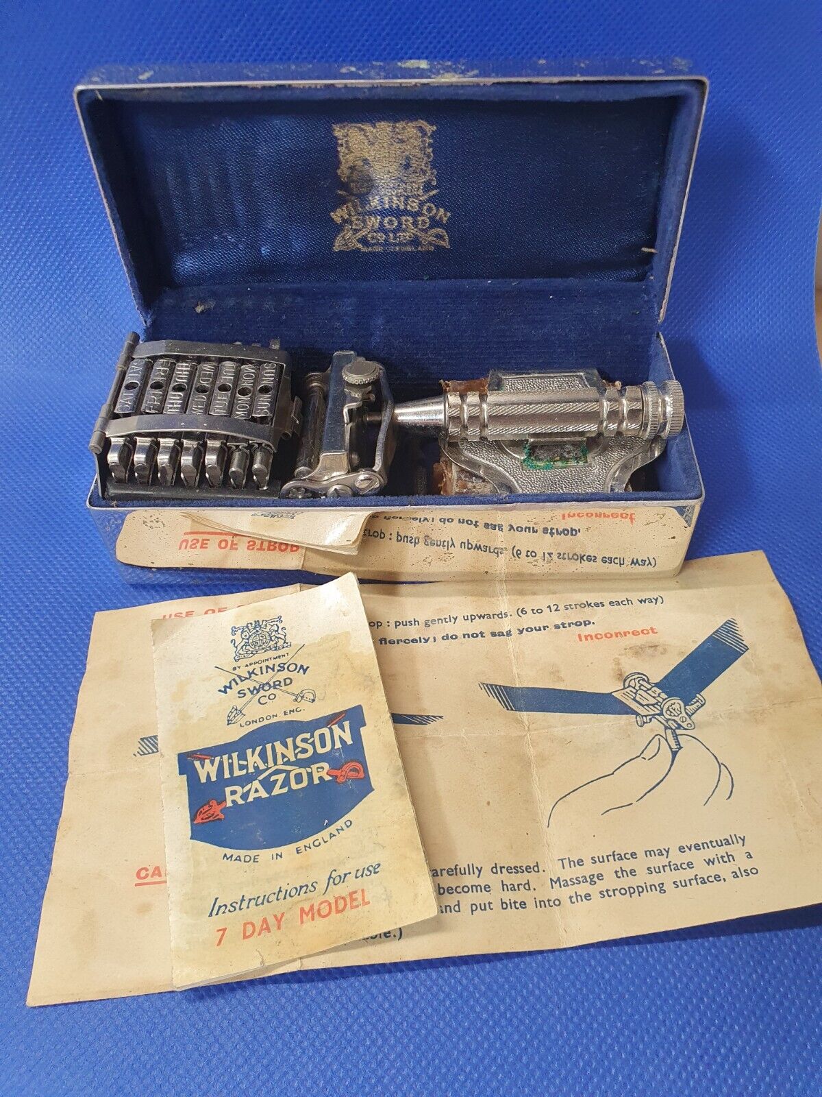Vintage Antique Wilkinson Sword Razor Kit Complete