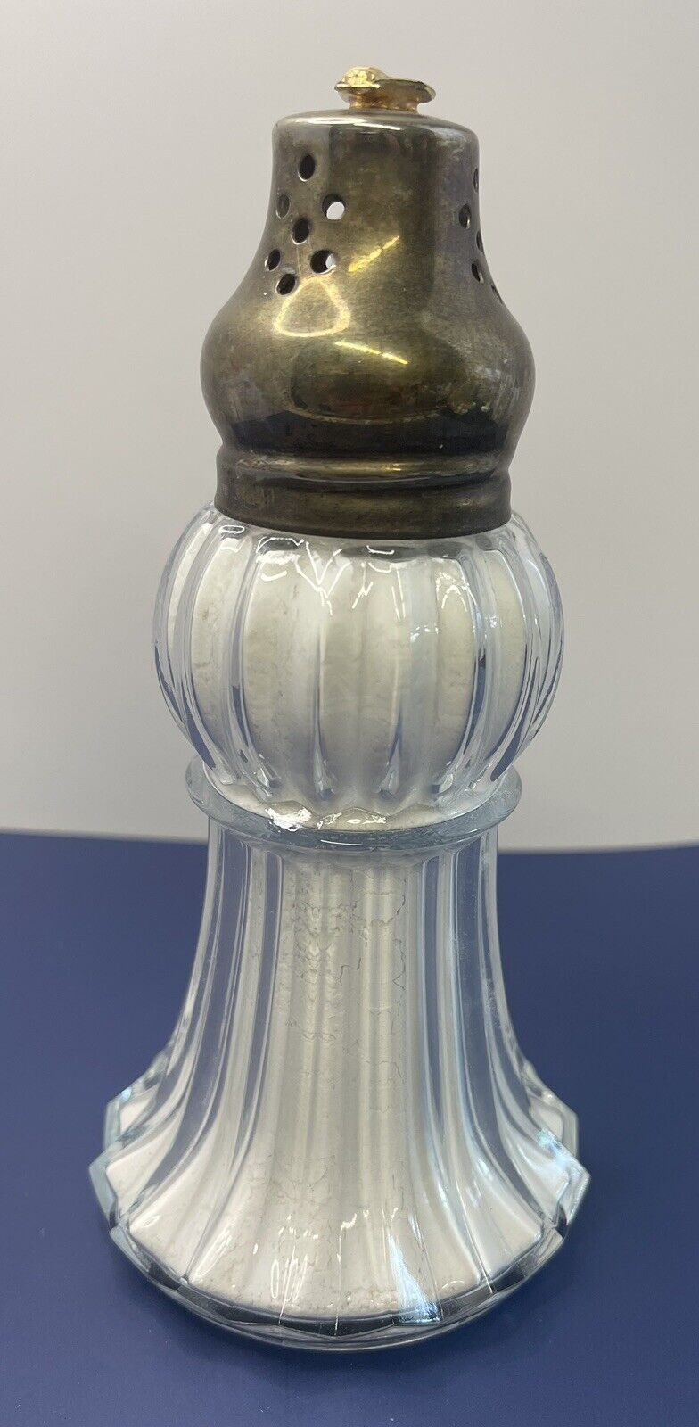 Vintage Lady Primrose\'s Shaker Bee Royal Extract Dusting Silk Powder