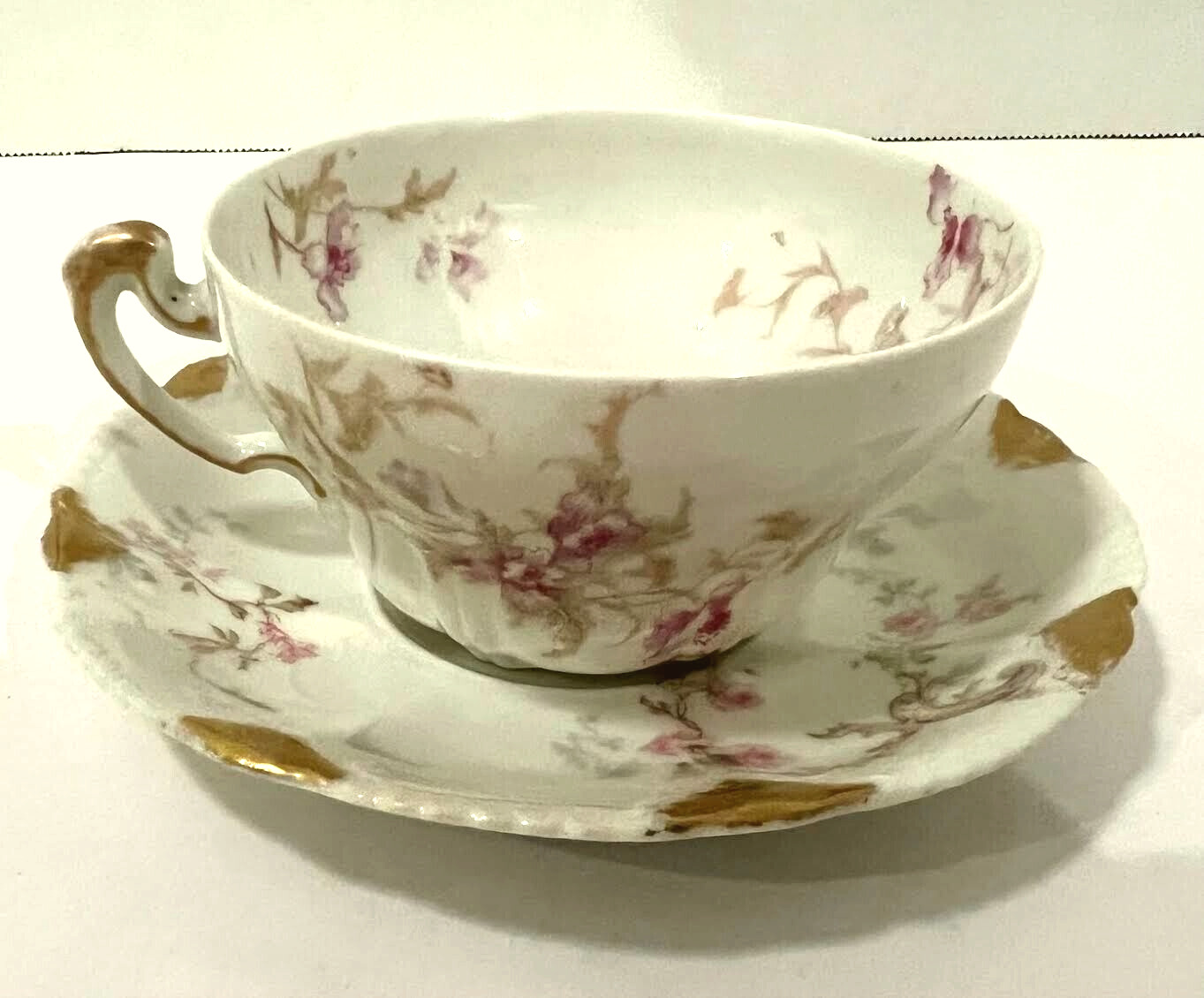 Vintage Theodore Haviland Limoges Tea/Coffee cup and saucer. Schleiger 456 E