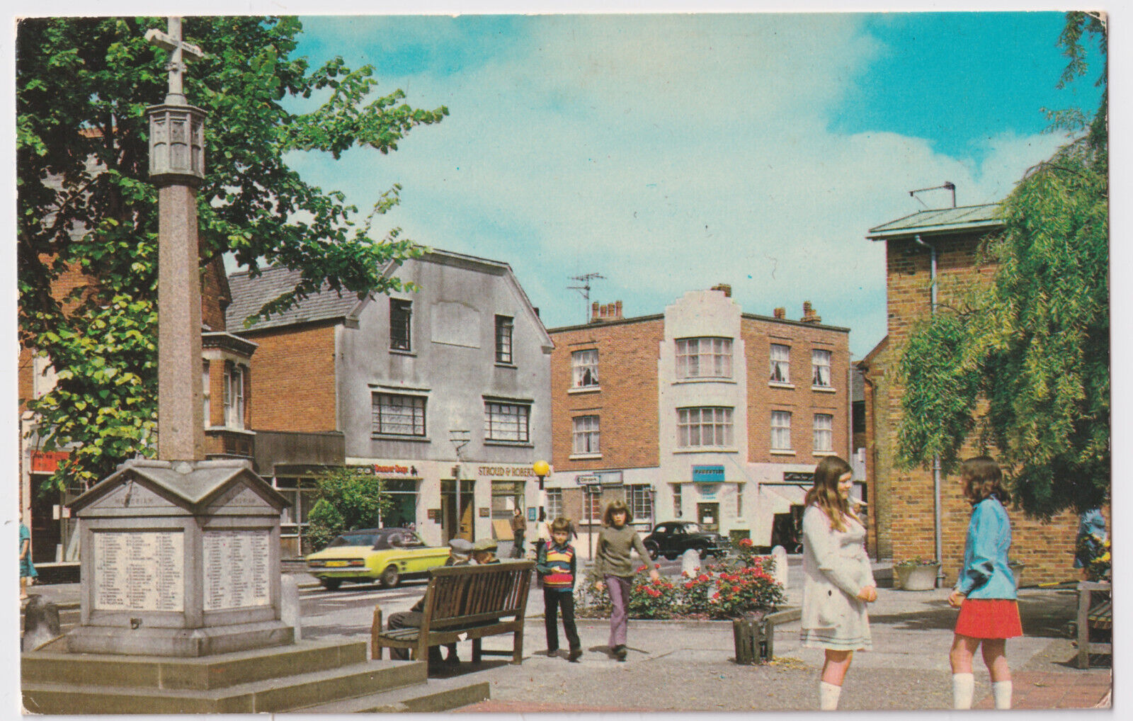 UK KENT WHITSTABLE TOWN CENTRE POSTCARD PUBLISHED BY COLOURMASTER CIRCA 1965.