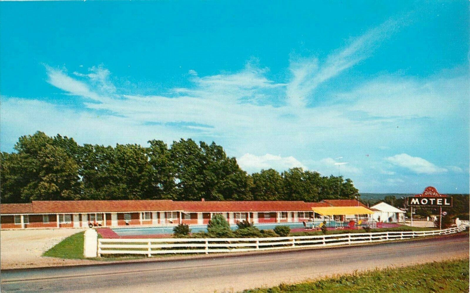 c1950s Tally Ho Motel, Thayer, Missouri Postcard