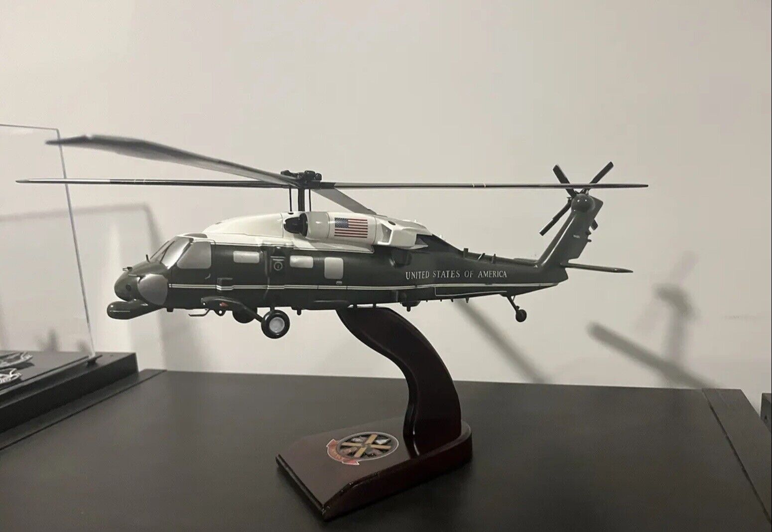 Sikorsky VH-60N Whitehawk HMX-1 Marine One Wood Helicopter Desktop Model