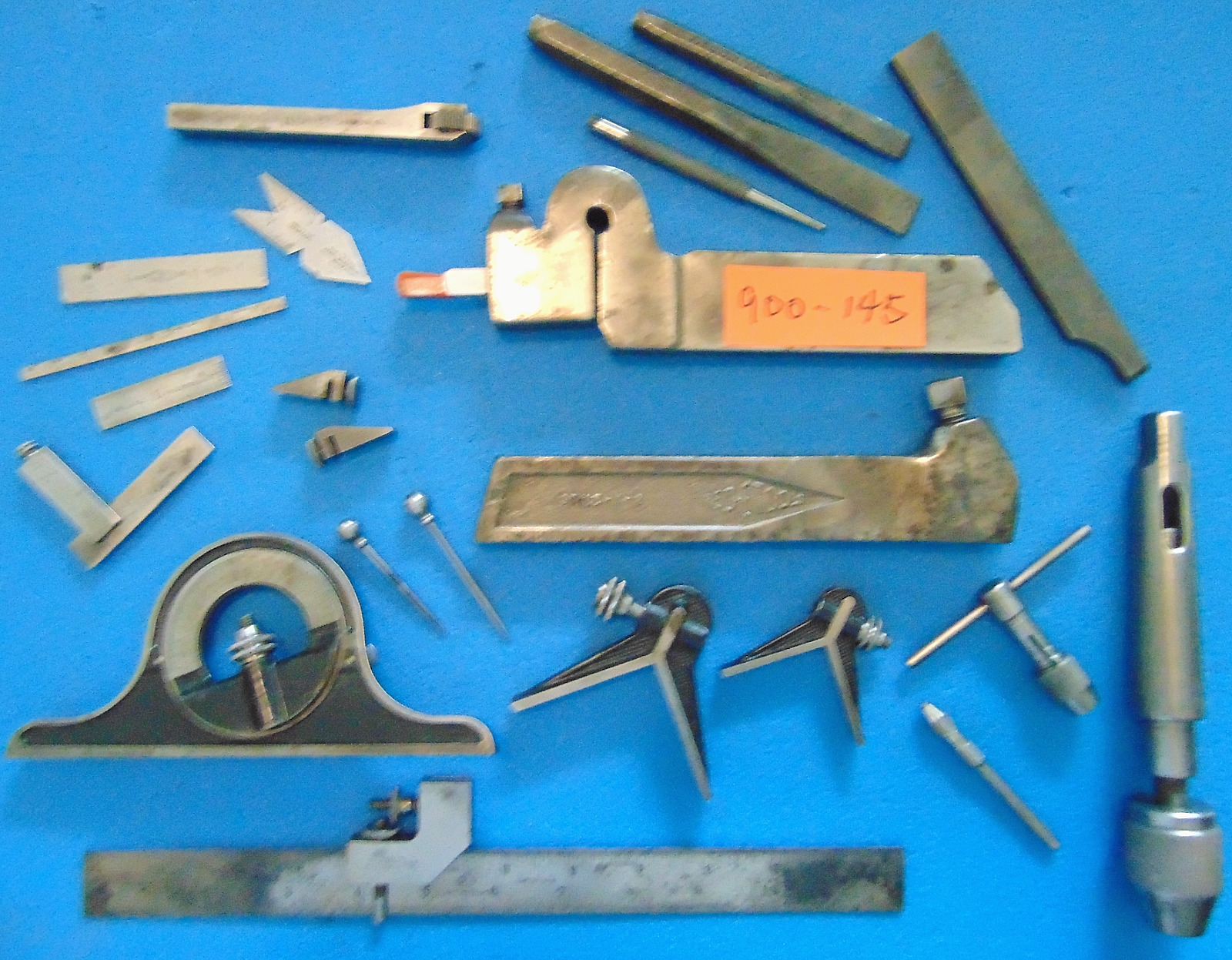 Assorted old machinist keyless chuck, lathe tools, Starrett protractor & more