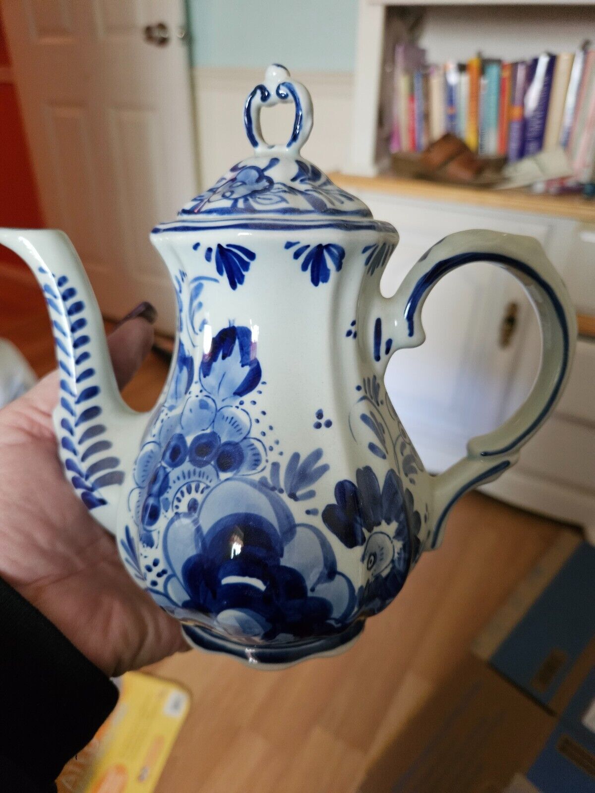 delft blue teapot vintage