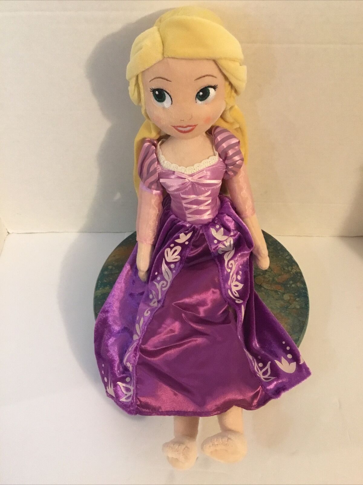 Beautiful Tangled Rapunzel Disney Store RAPUNZEL Plush 20” Doll Pre Owned Good
