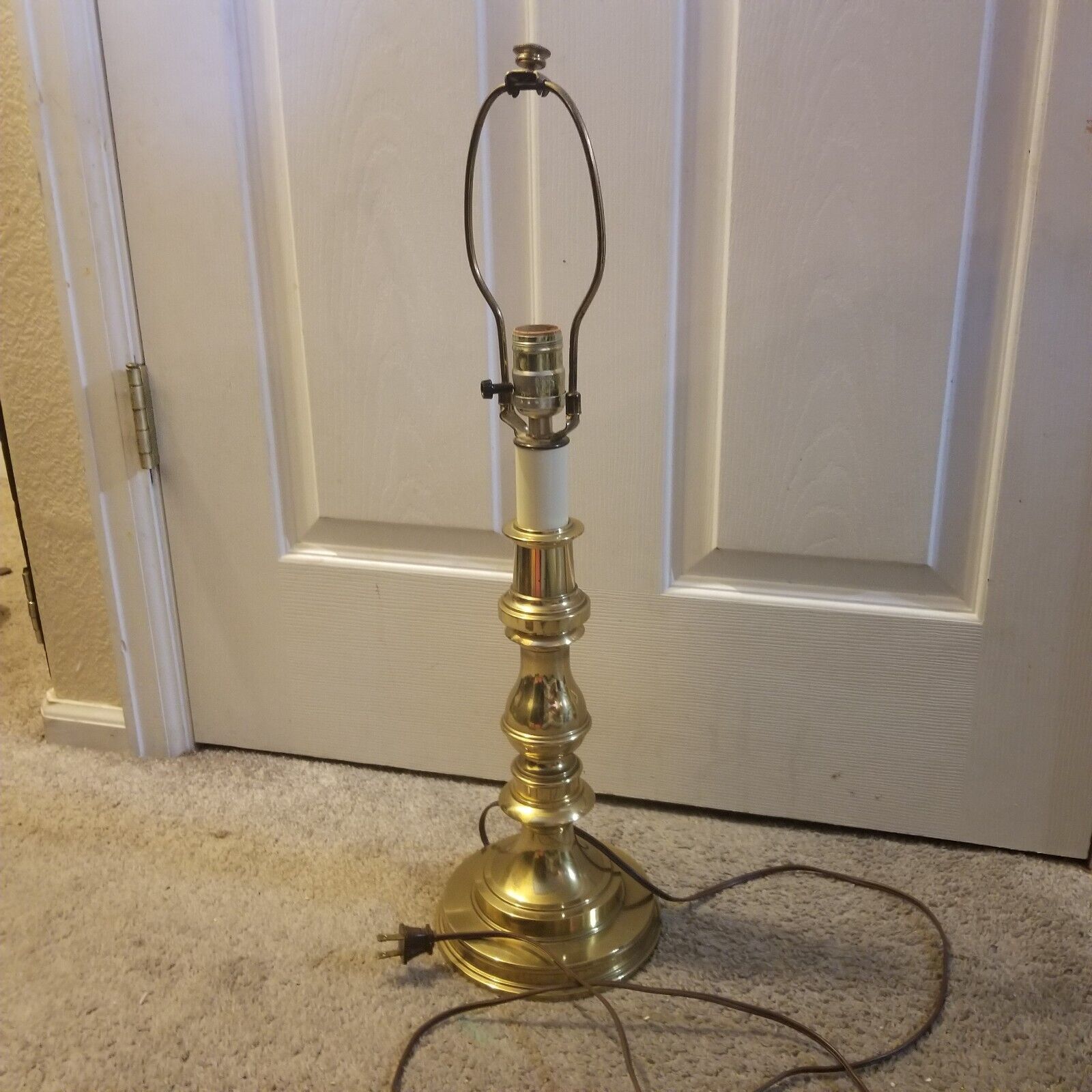 Vintage Neo-classical Stiffel Regency Trophy  Urn Antique Brass Table Lamp