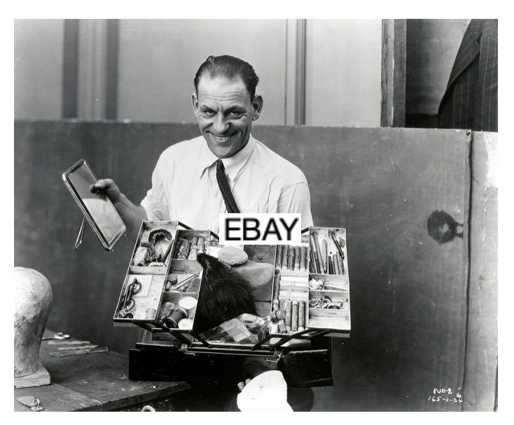 LON CHANEY SR SILENT MOVIE PHOTO CANDID #1 WITH MAKEUP KIT 1922
