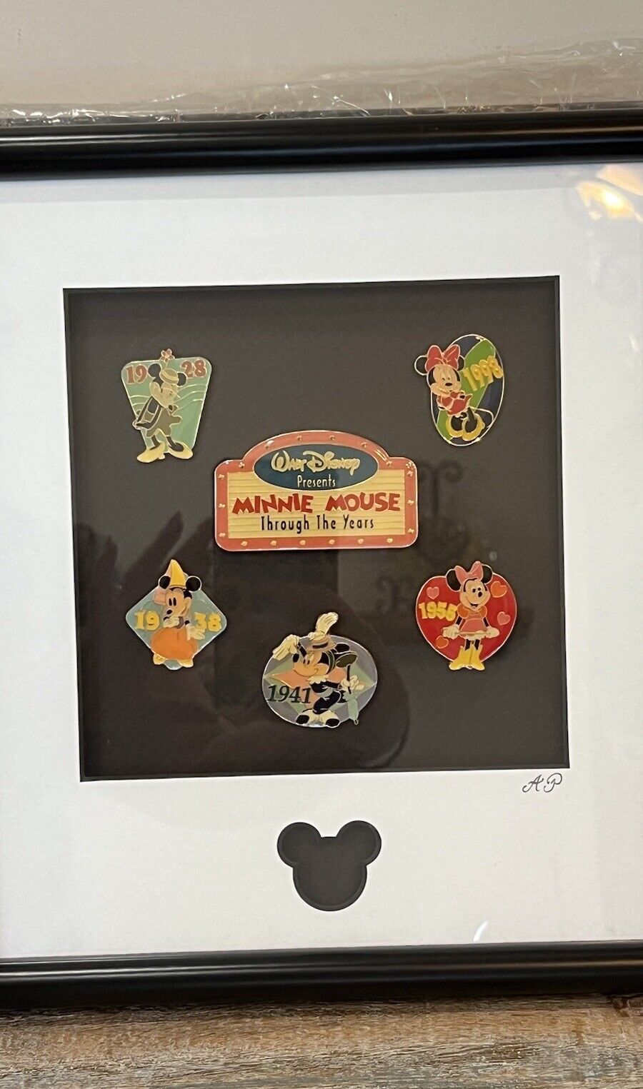 RARE ARTIST PROOF DISNEY MINNIE MOUSE THROUGH THE YEARS FRAMED PIN 10886