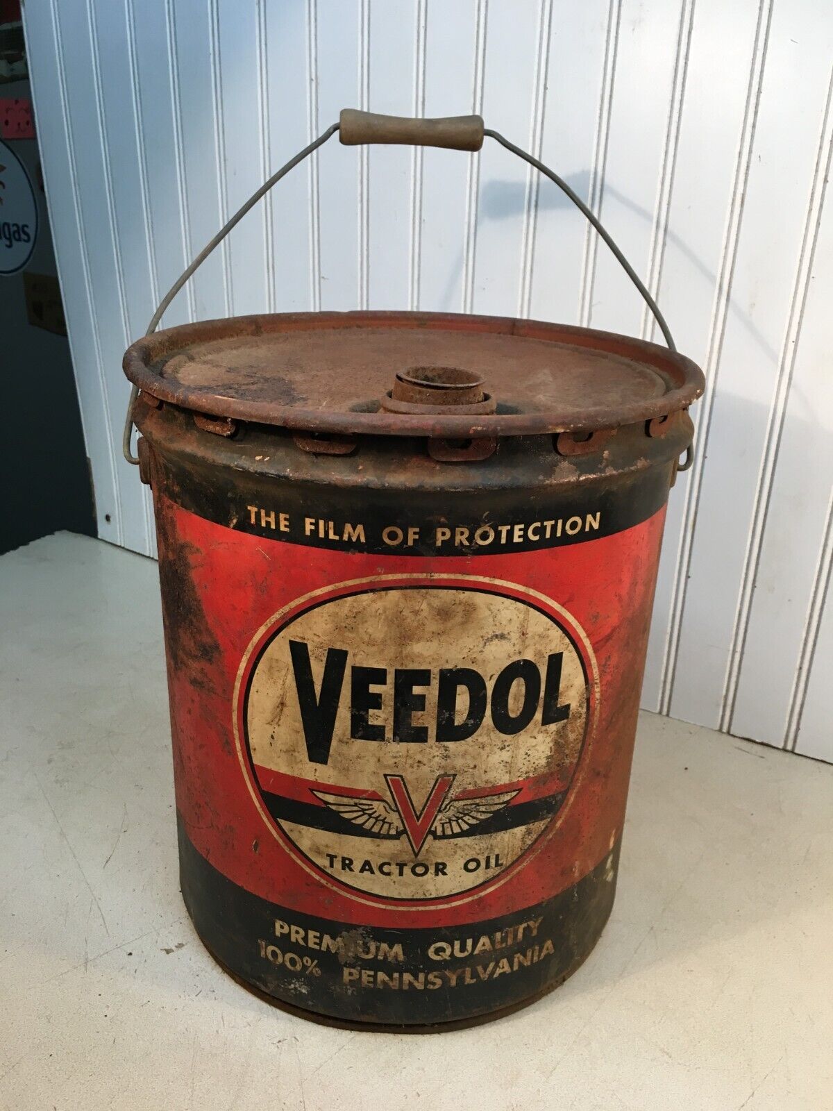 Vtg Veedol Tractor Oil  5 Gallon Metal Oil Can Wood Handle  Dated 1949 Flying V