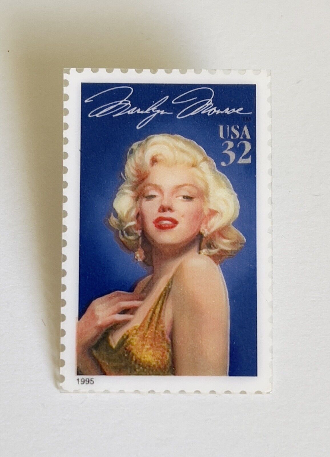 VTG 1995 Marilyn Monroe Legends of Hollywood USPS USA 32 Cent Stamp Laminate Pin
