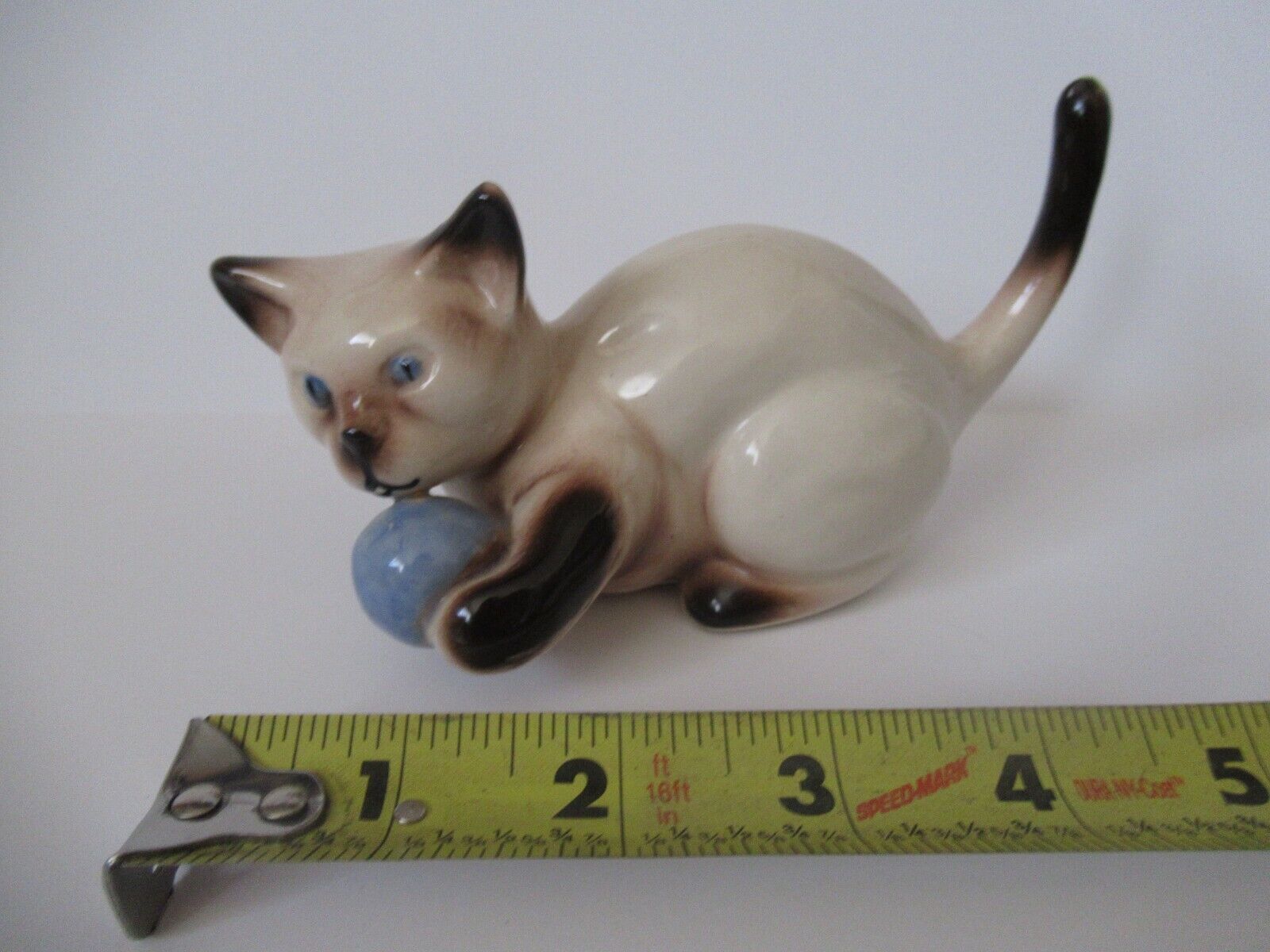 Vintage SIAMESE Cat Kitten Figurine  with Blue Ball of Yarn & Eyes 5 1/2\