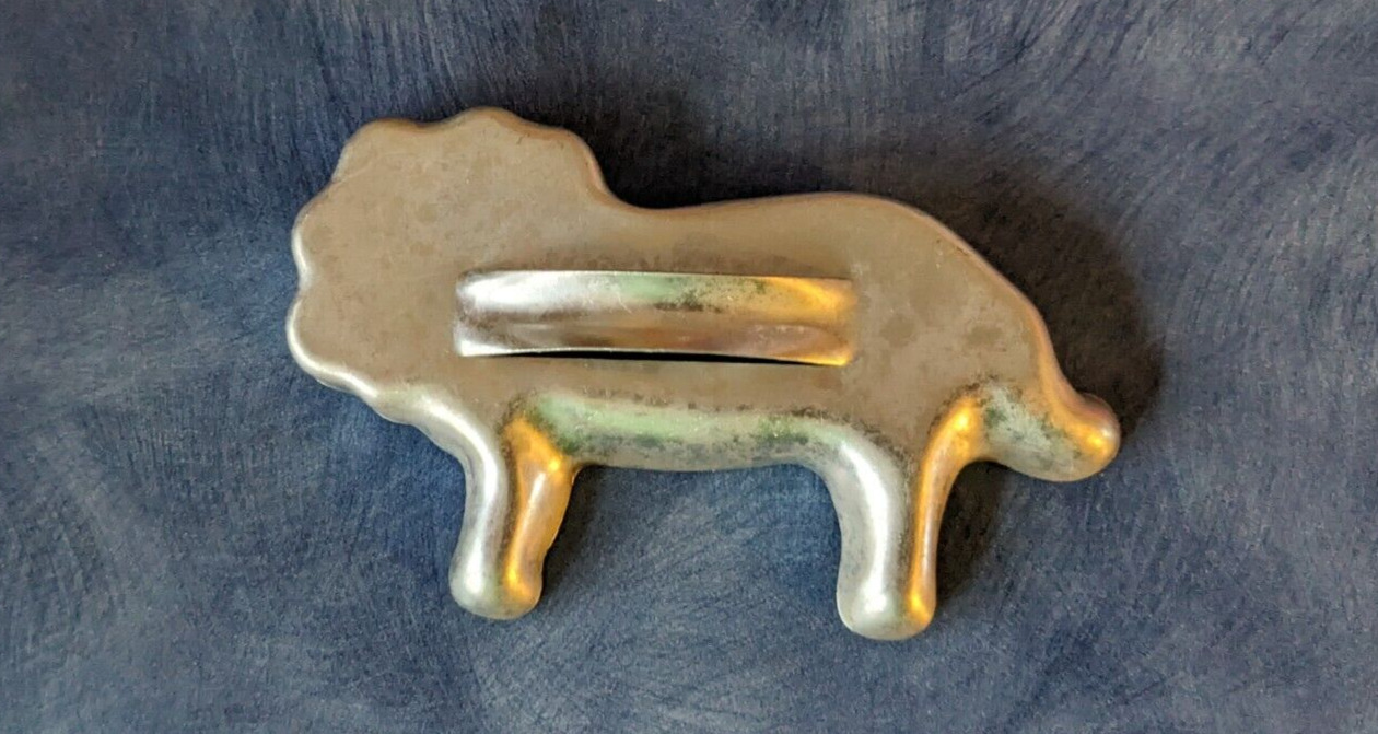 Vintage Metal Cookie Cutter Lion with Handle AA8P