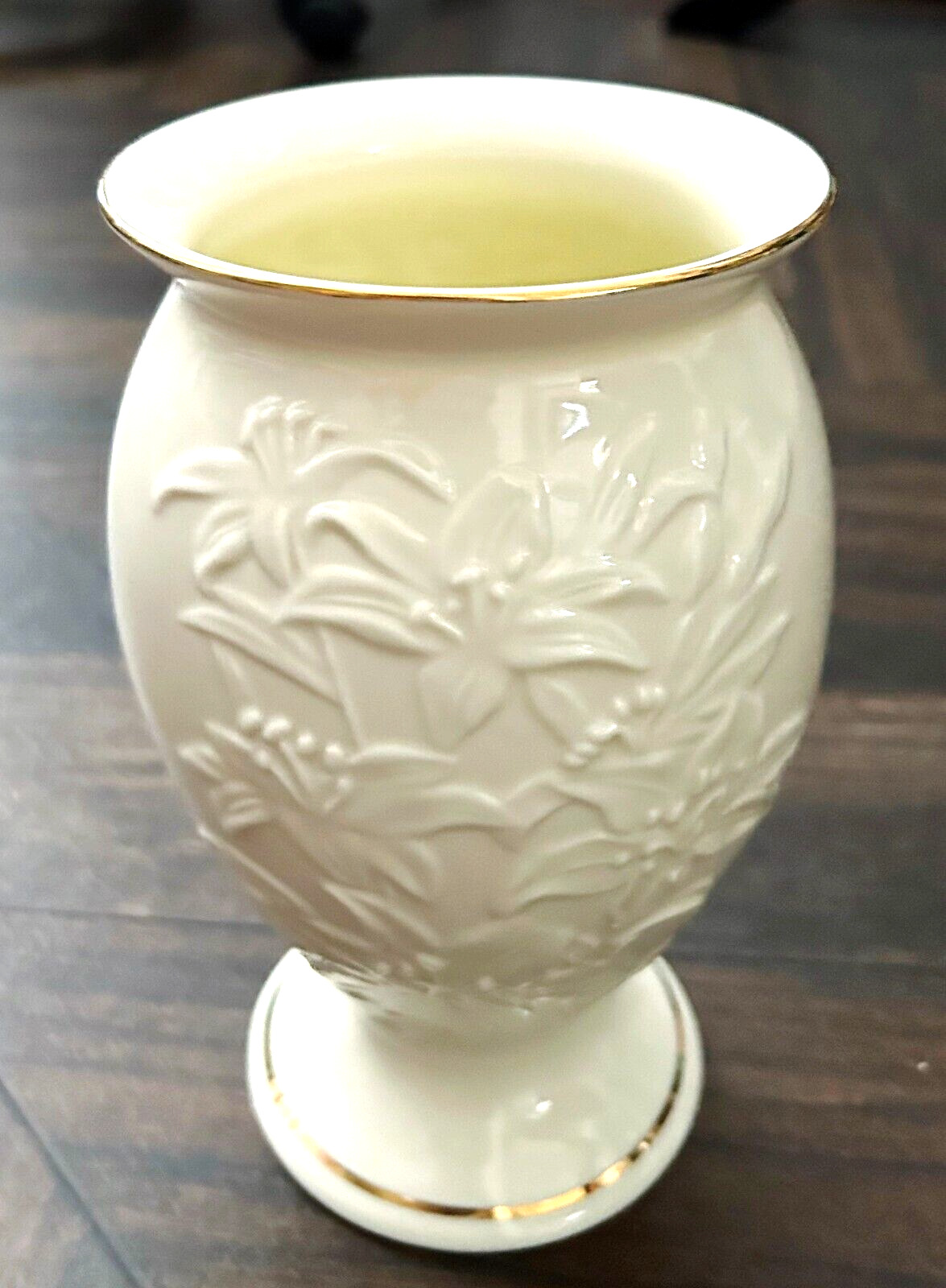 Vintage Lenox Porcelain Georgian 8” Ivory 24 Gold Trim Embossed Iris Scroll Vase