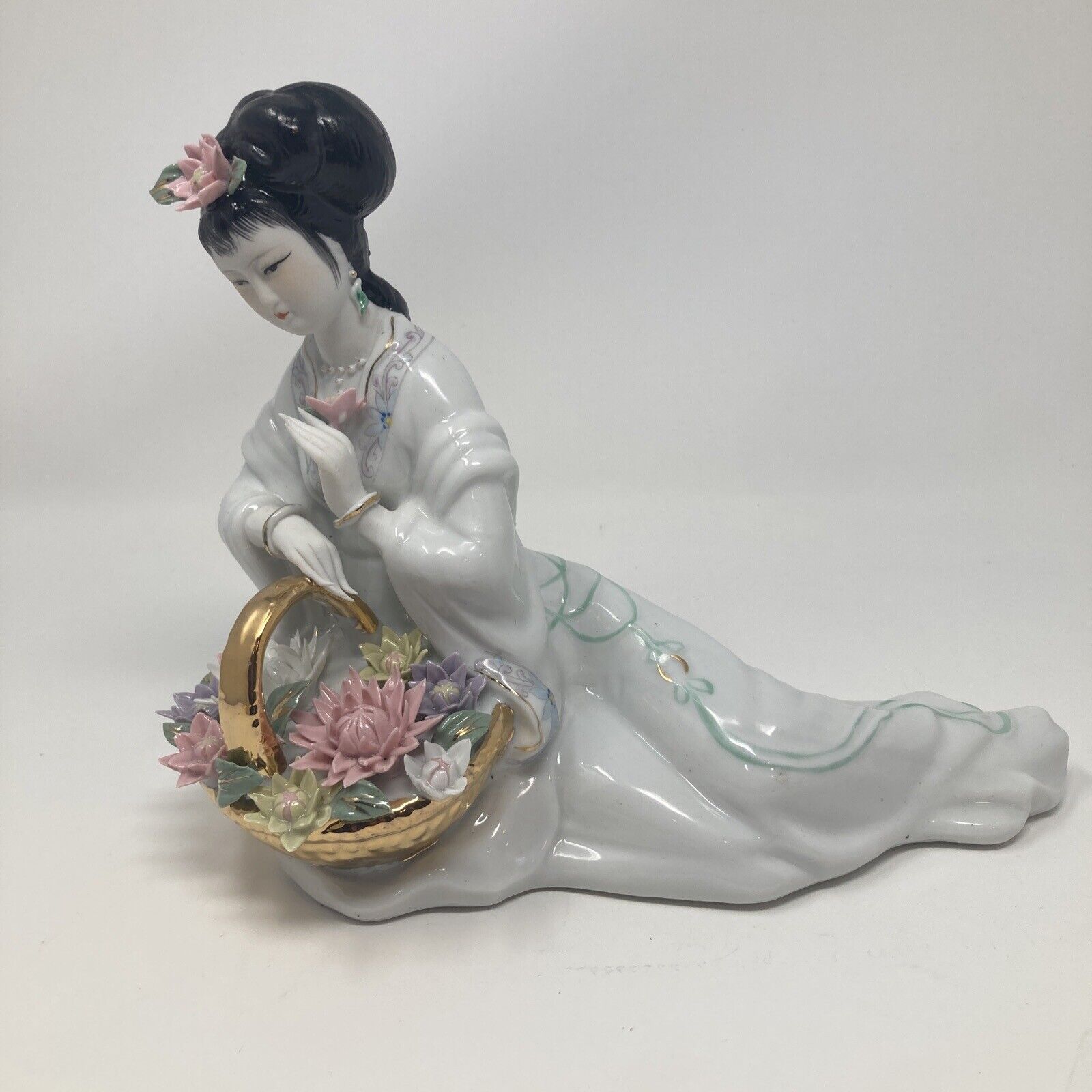 Large Geisha Porcelain Figurine. Approximately 8”Tall, 9” Base. Beautiful