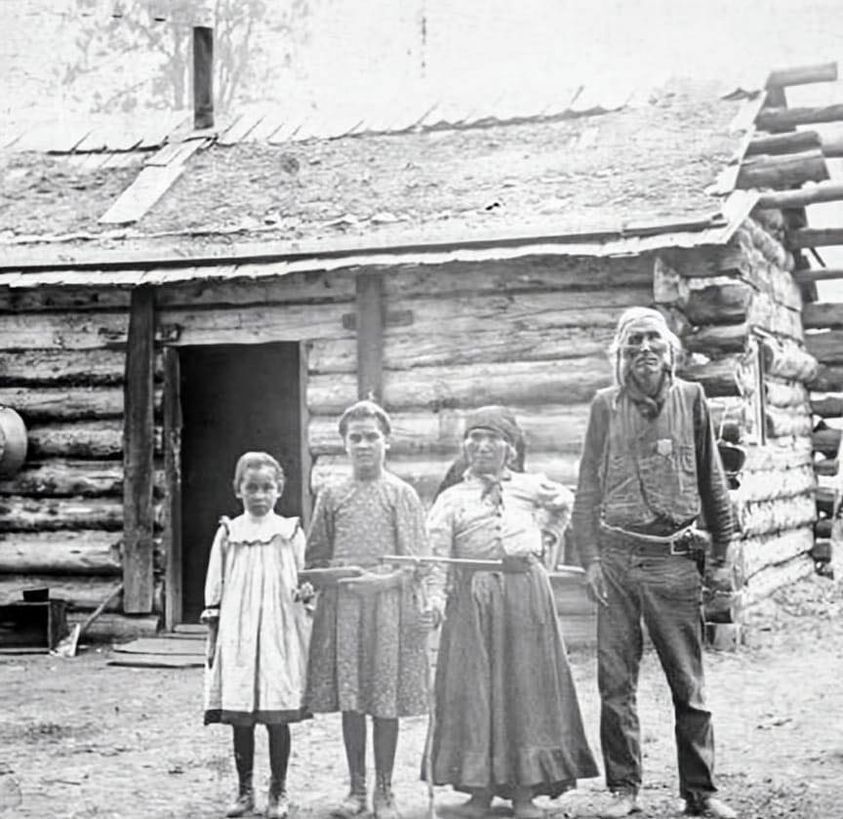 Photo Vintage Family outside of their log cabin, Washington 1905 Reprint
