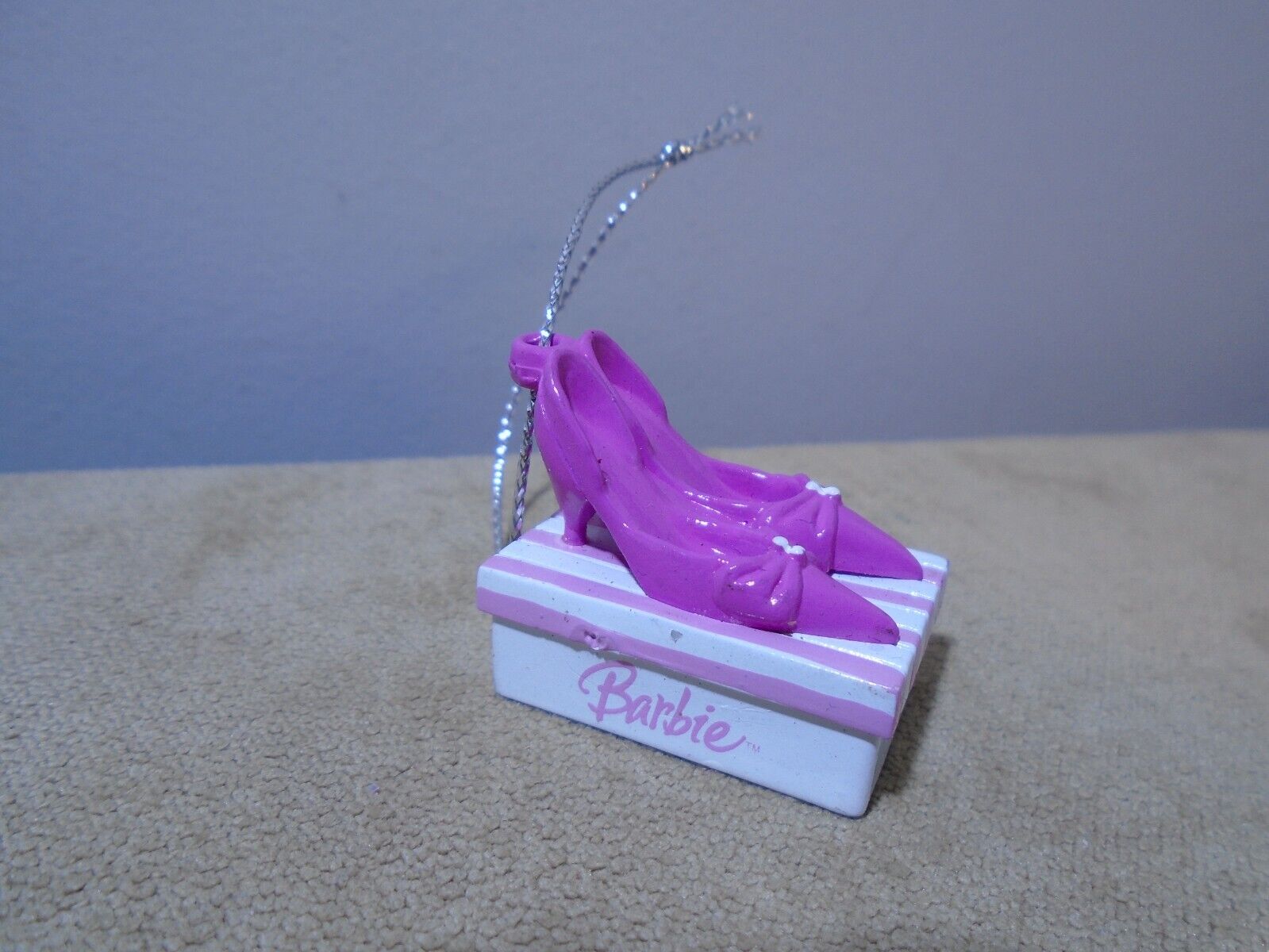 2007 MATTEL BARBIE PINK HIGH HEEL SHOES ON A SHOE BOX 1.25” ORNAMENT (CB3067)