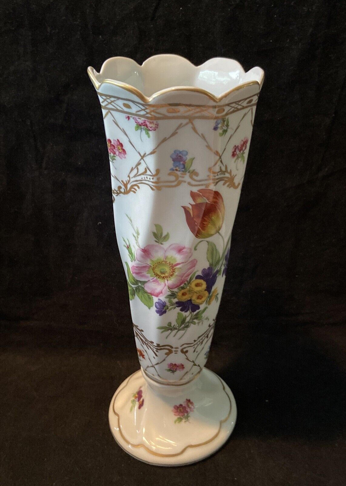 ROYAL EUROPE Hand Painted Floral Gold Trim 10-3/8\