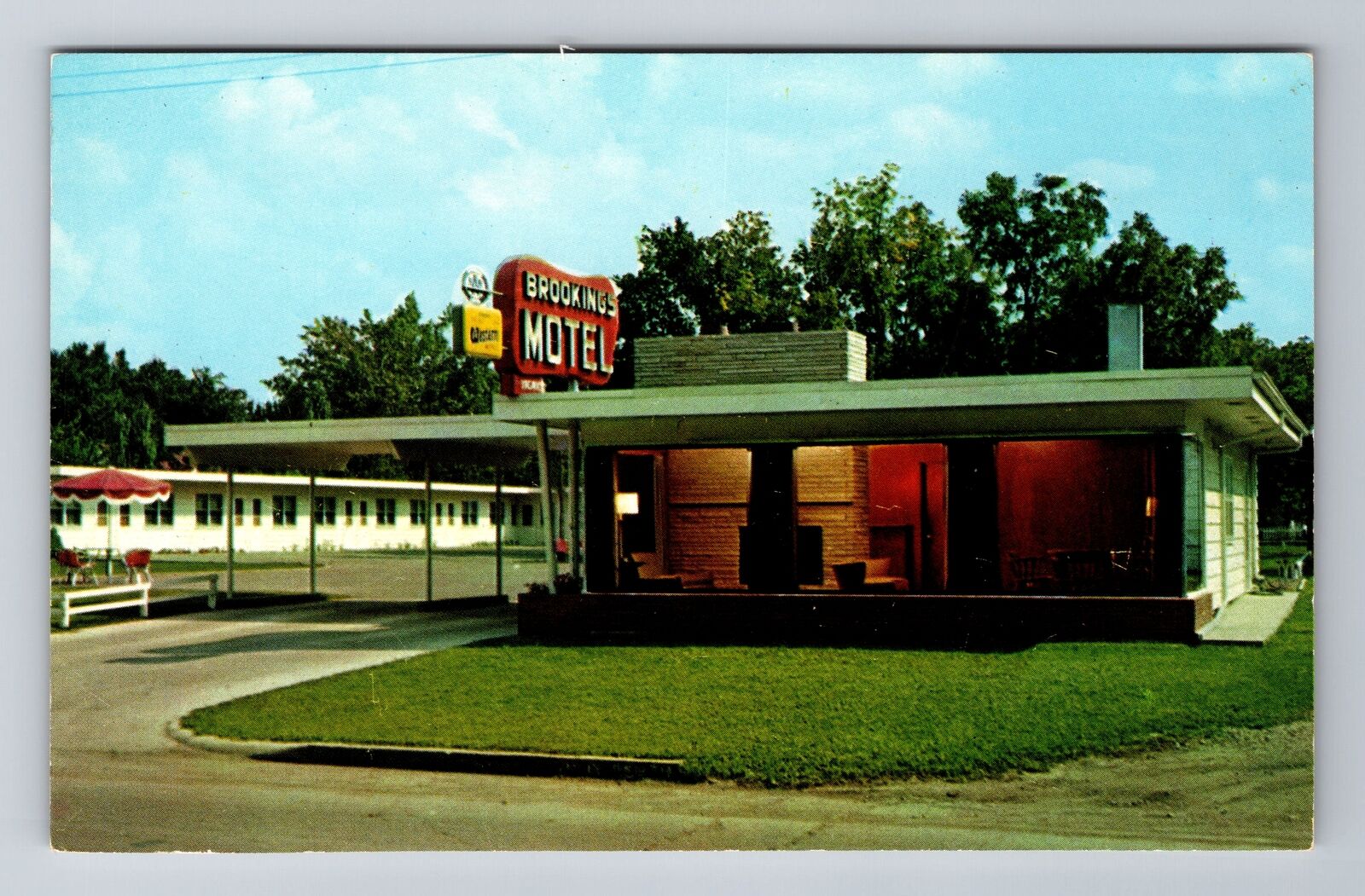 Brookings SD-South Dakota, Brookings Motel, Advertising Antique Vintage Postcard