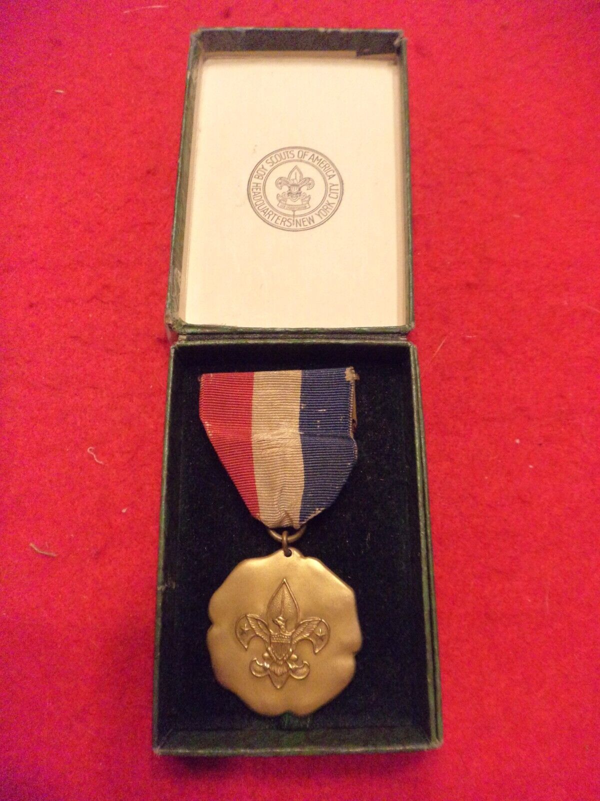 *****SUPER RARE 1925 RED/WHITE/BLUE  GOLD SCALLOPED CONTEST MEDAL & DISPLAY BOX