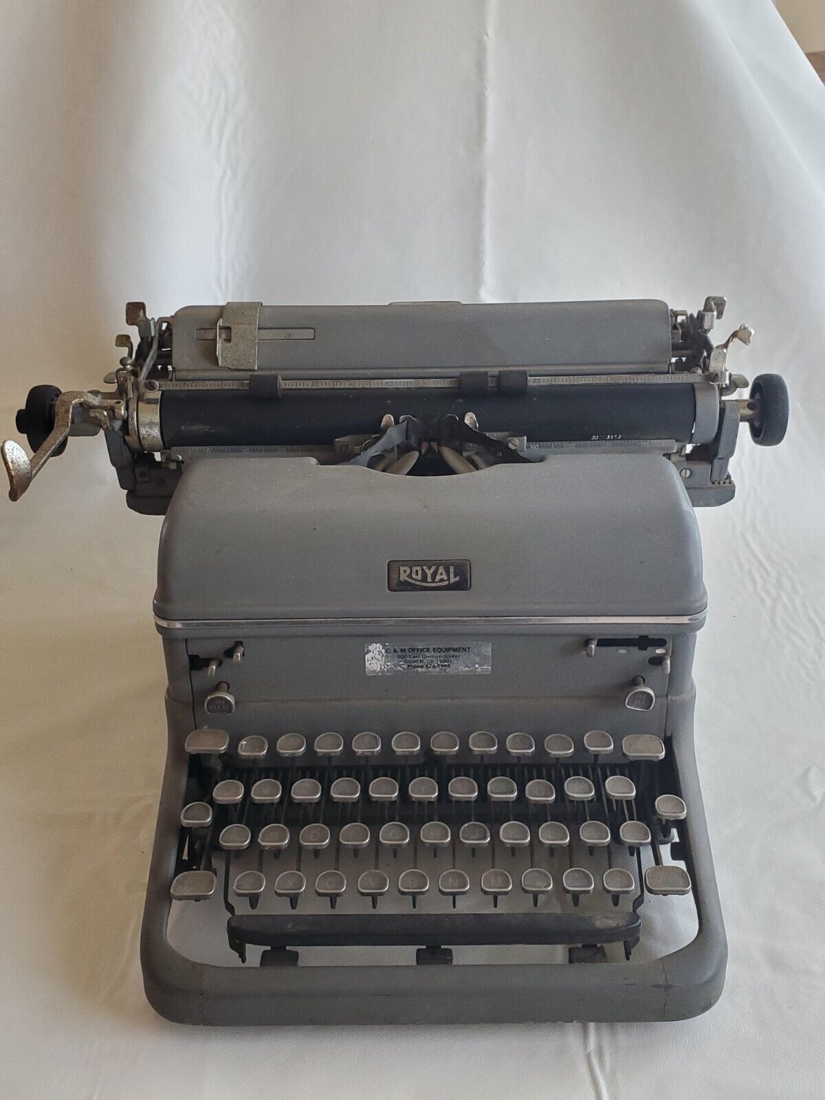 Royal Vintage Manual Typewriter for Parts or Restoration Untested