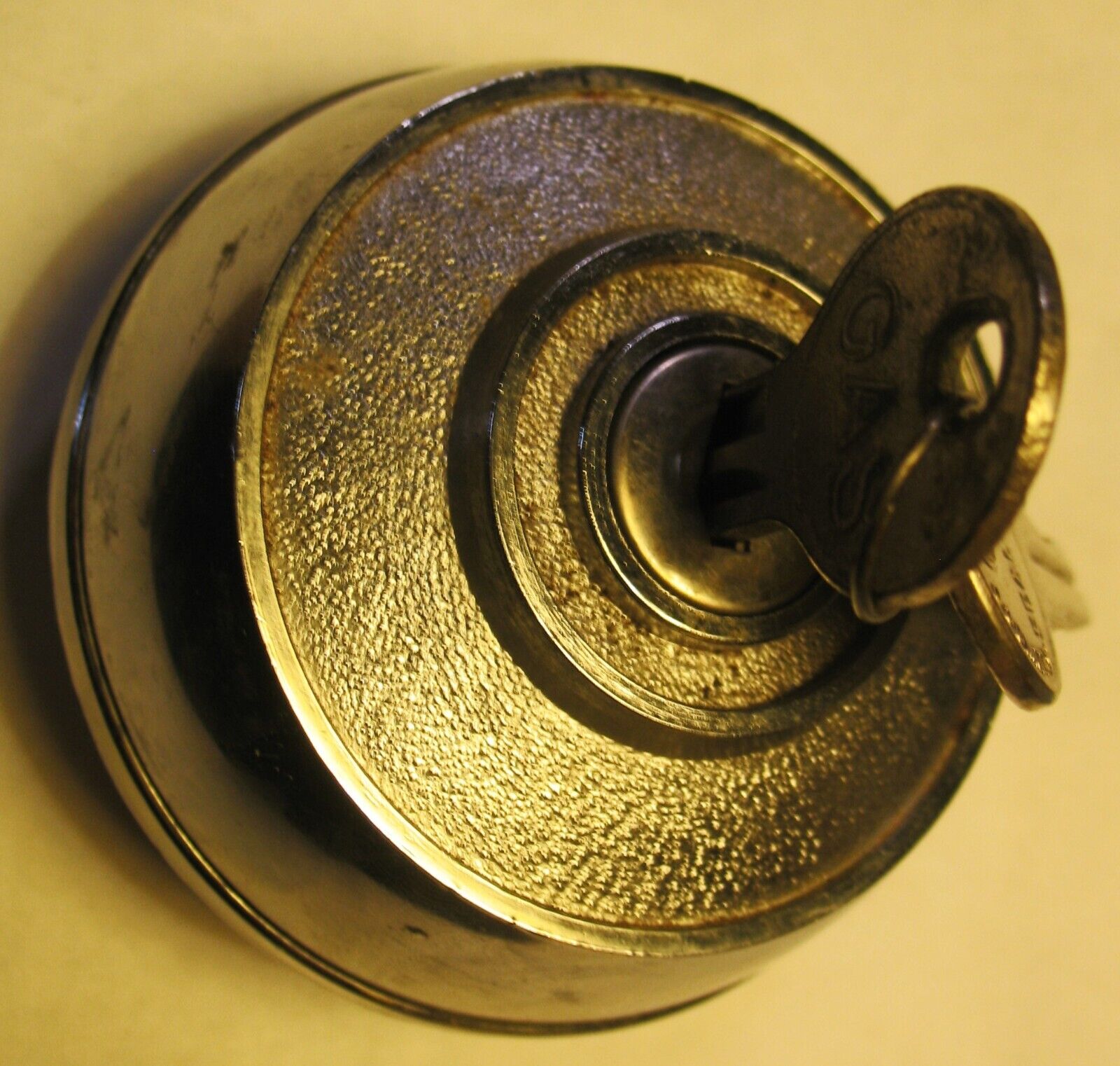 VTG Seal Tite Hollywood Accessories Metal Gas Cap Lock w Keys marked GAS