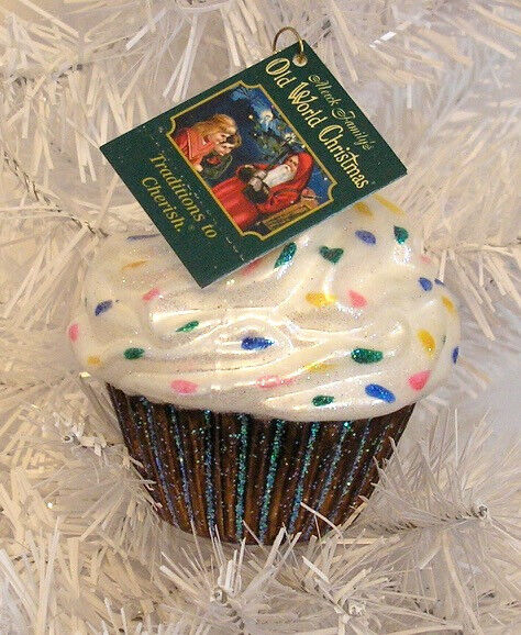 2013 OLD WORLD CHRISTMAS - CHOCOLATE CUPCAKE - BLOWN GLASS ORNAMENT NEW W/TAG