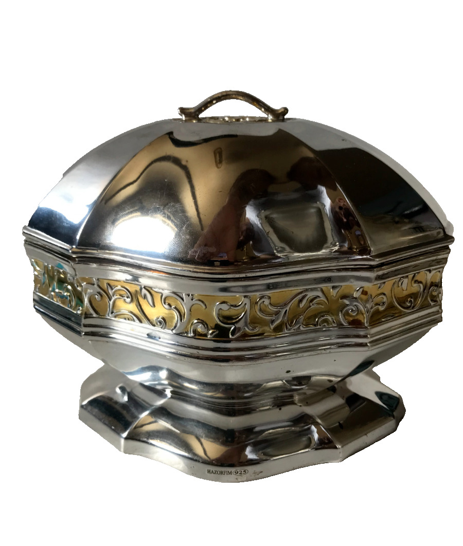 Hazorfim sterling silver and gold plated decorated coral smooth etrog box .