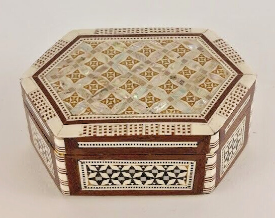 VTG MOP Mother of Pearl and Wood Inlay Marquetry Trinket Box  Made in Egypt