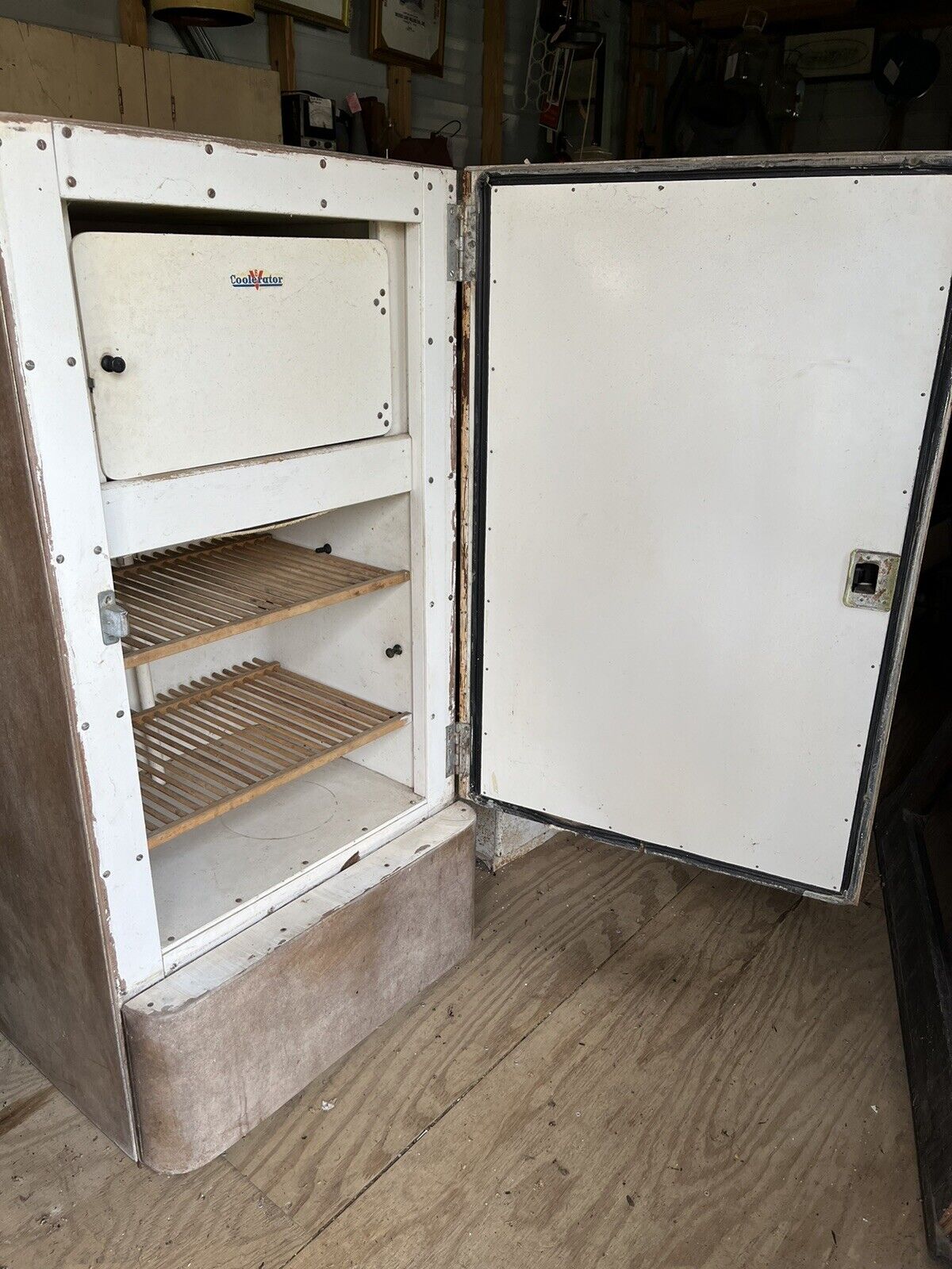 Off The Grid 1930s Rare Coolerator Ice Box Model V-6 USA Made Wood Shelves,