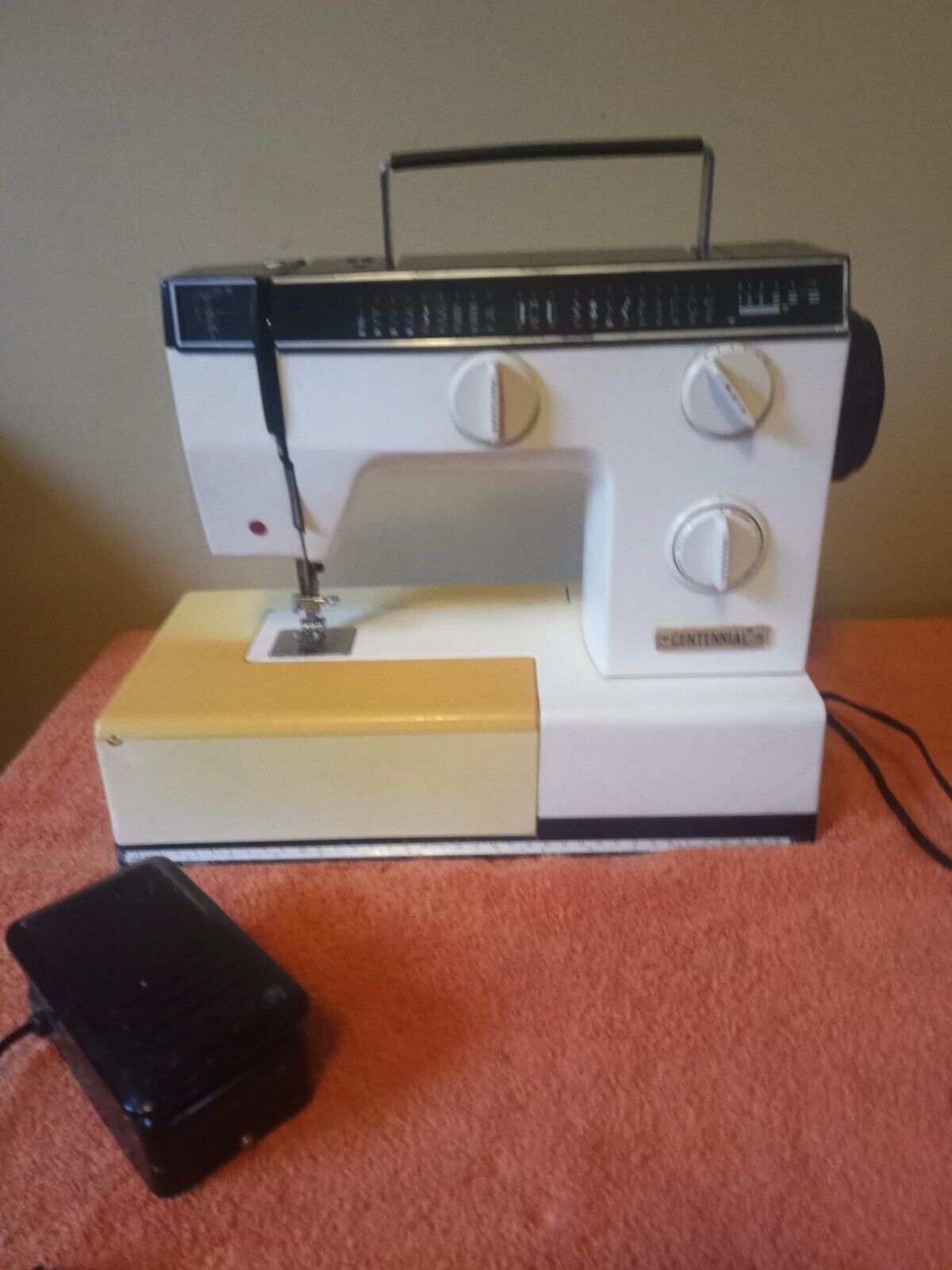  Vintage Centennial Dial & Sew Zig-Zag Sewing Machine w. Accessories & Case