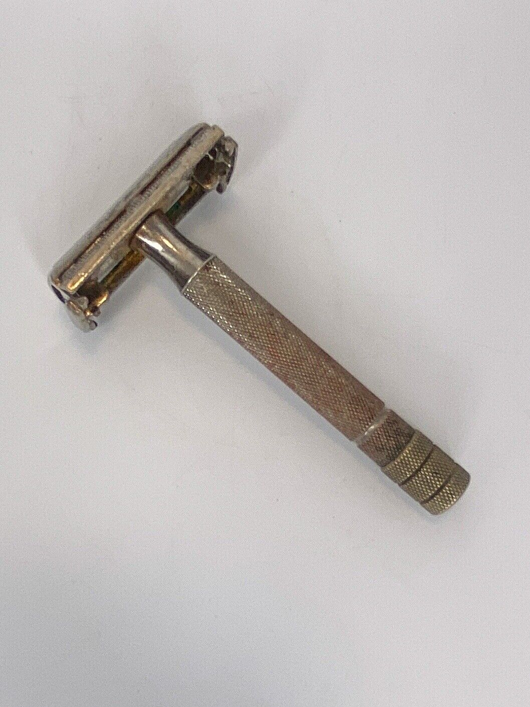 Vtg 1975 Gillette Safety Razor Twist to Open Double Edge Made in USA Code V3