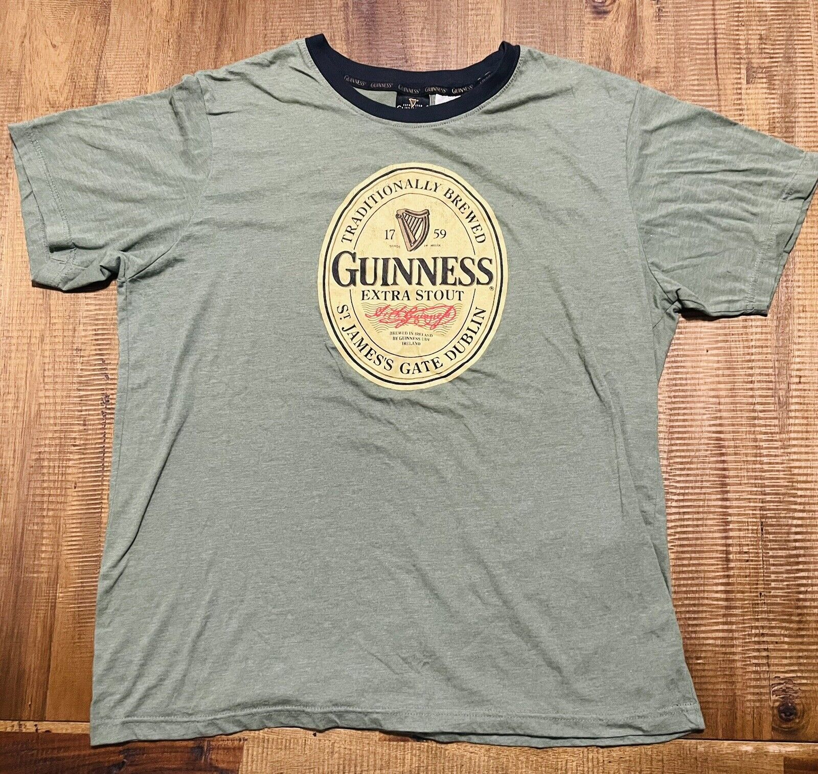 Guinness Official Merchandise Size Large Green Short Sleeve T-shirt