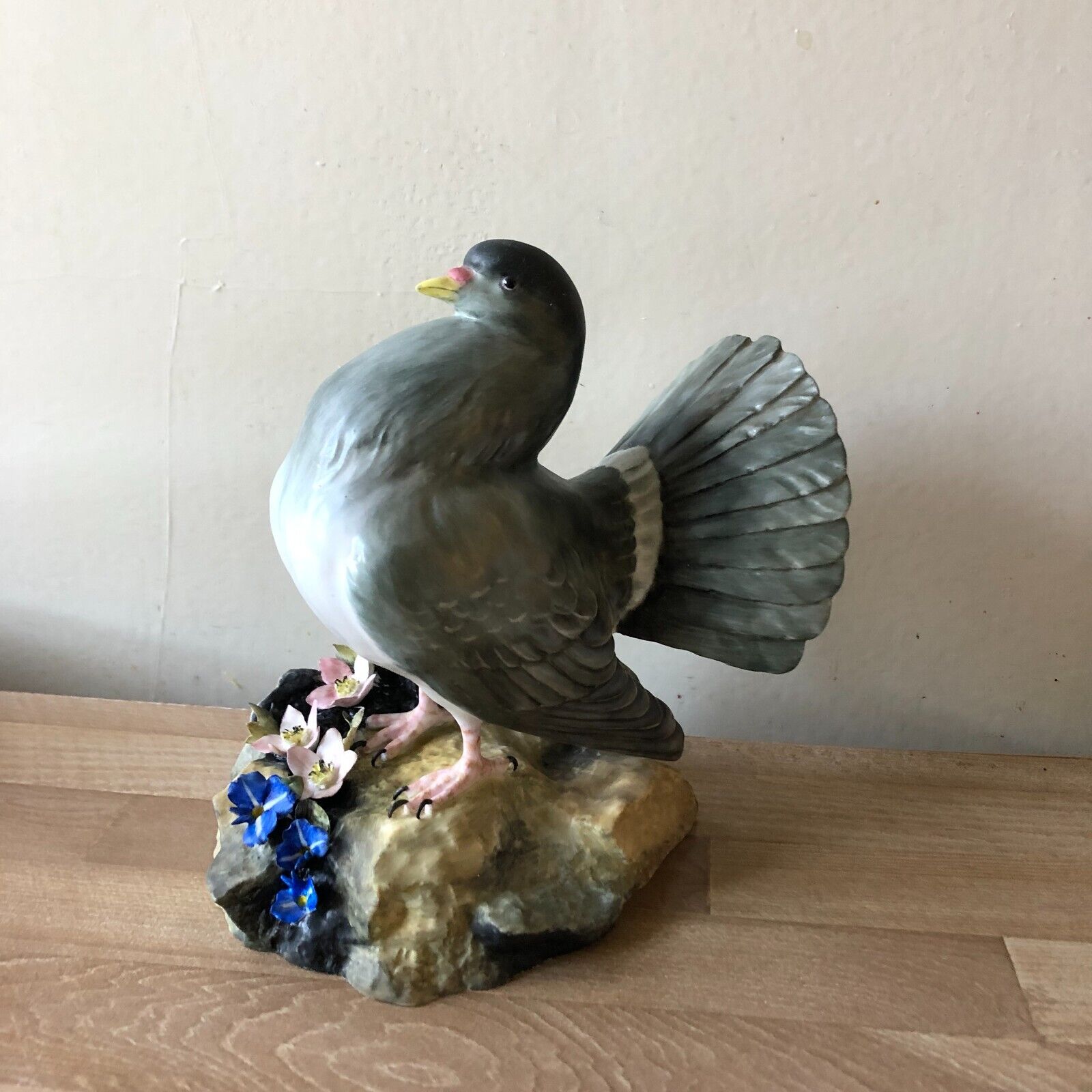 Lovely Royal Crown Derby Pigeon Bird Figurine