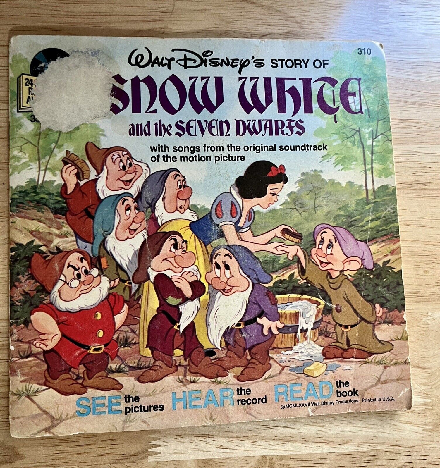 1977 Walt Disney\'s Story of Snow White and the Seven Dwarfs - Book & 33 1/3 RPM
