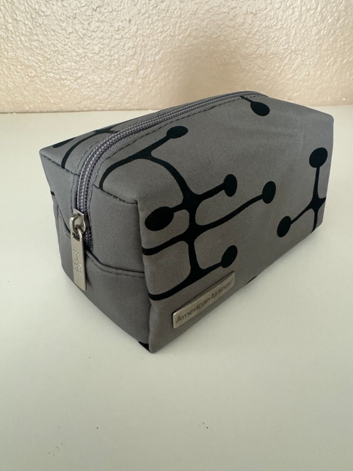 American Airlines First Class Amenity Kit   Eames Dot   Gray
