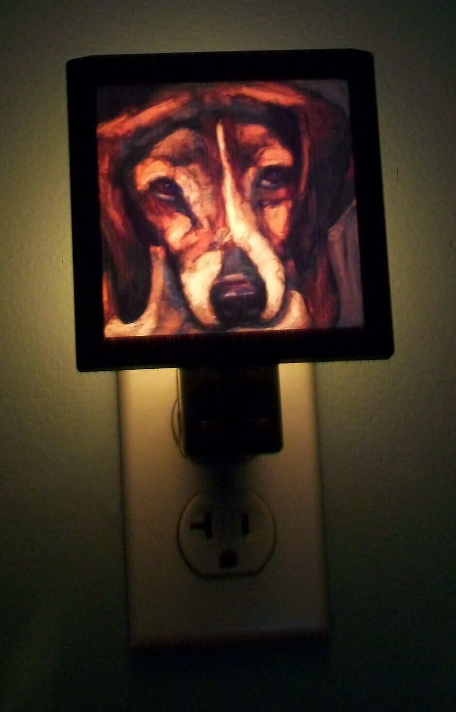 Vintage 2004 Illuminart Brown Tricolor Beagle Dog Painting Electric Night Light