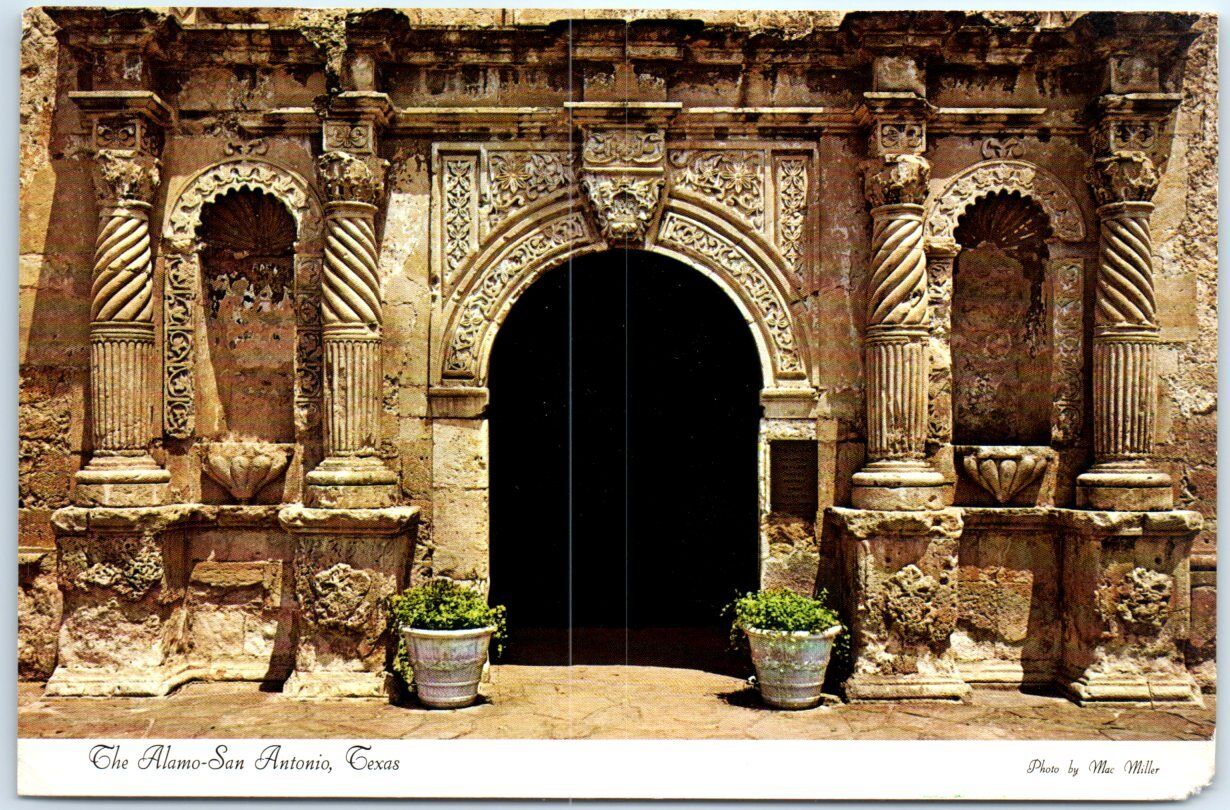 Unposted Postcard - Alamo Entrance, San Antonio, Texas, USA, North America