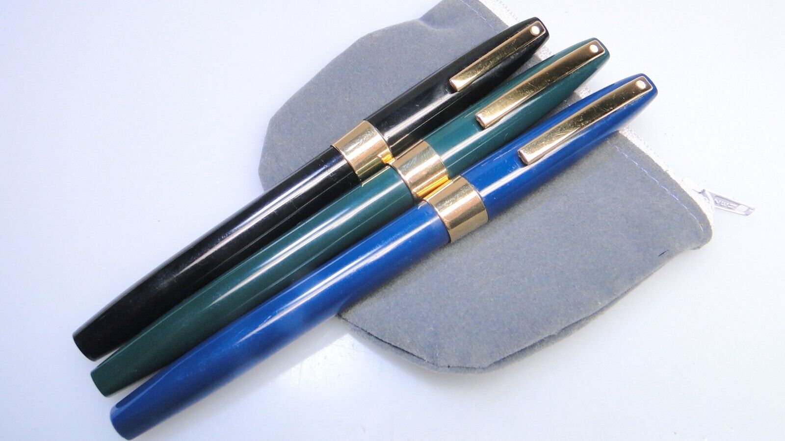 3 Vintage Sheaffer White Dot Fountain Pens Green Blue Black Pen Lot