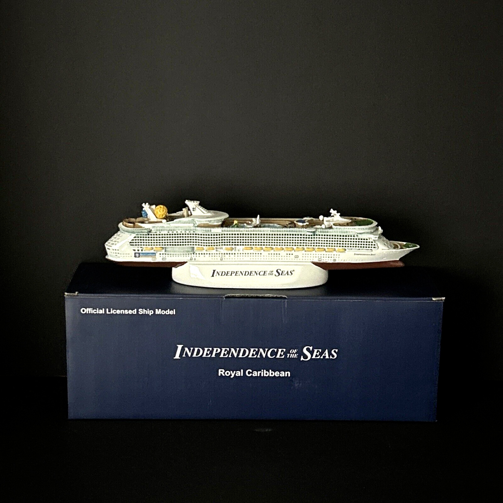 ROYAL CARIBBEAN Independence of the Seas Official Licensed Model Ship New in Box