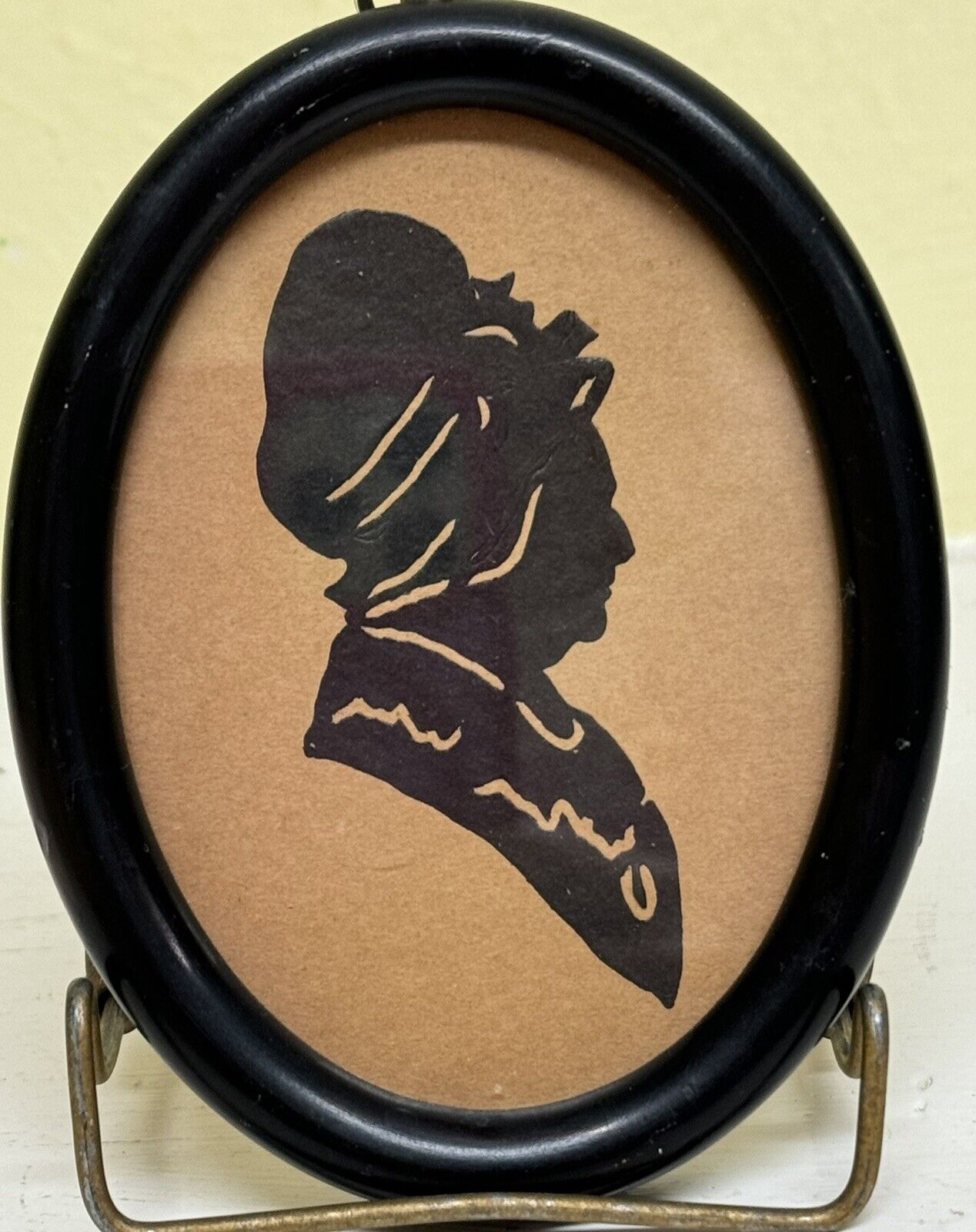 Vtg 4.5” x 3.25” Oval Silhouette of Martha Washington — Original Brass Hanger
