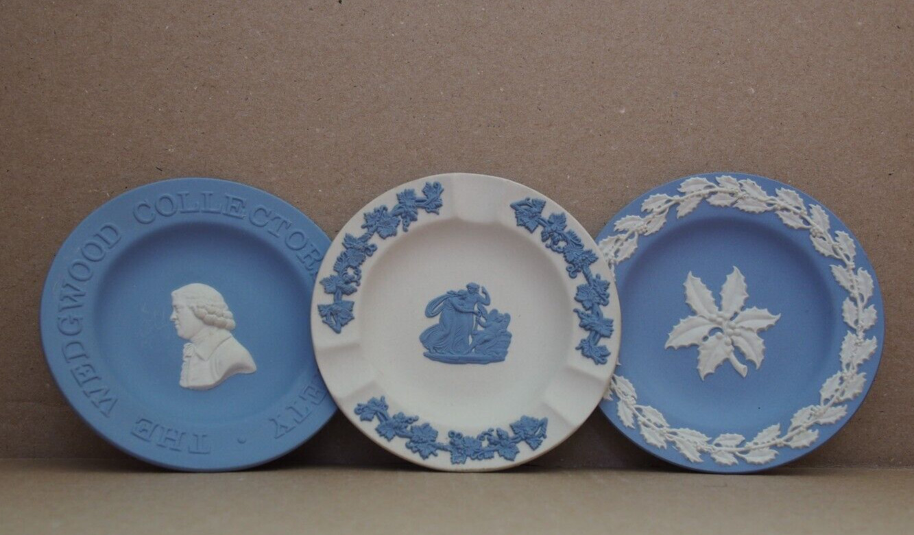 Set of 3 Wedgwood Jasperware plates