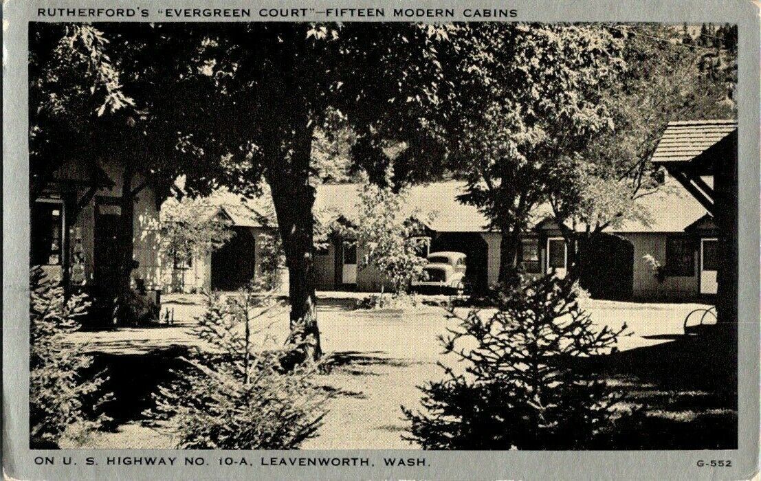 1930'S. US HWY 10, LEAVENWORTH, KANS. RUTHERFORD'S COURT. POSTCARD YD9