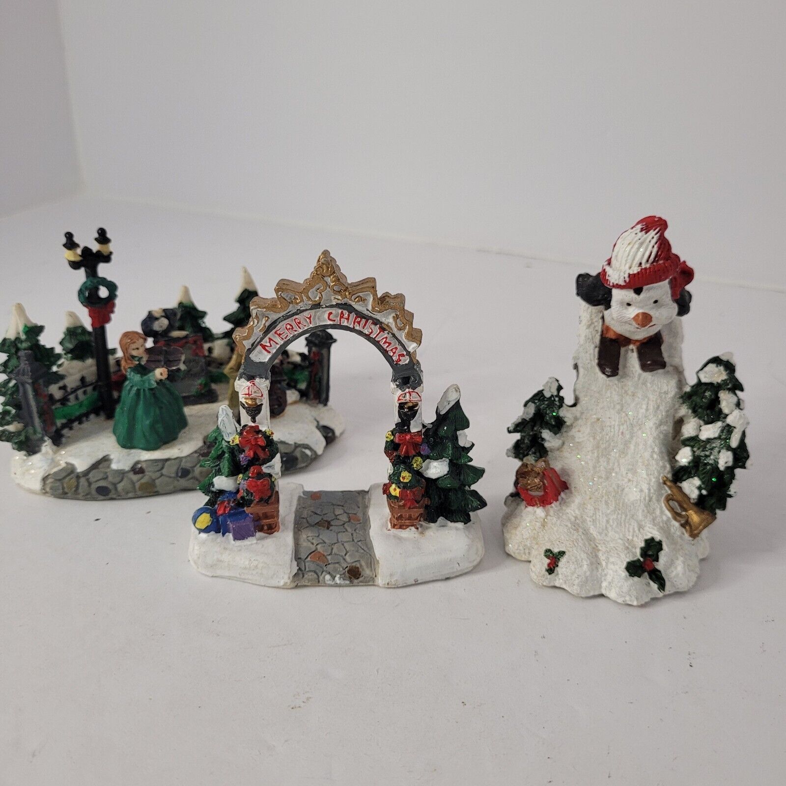 3 Pieces Christmas Village Figures Mixed Lot 