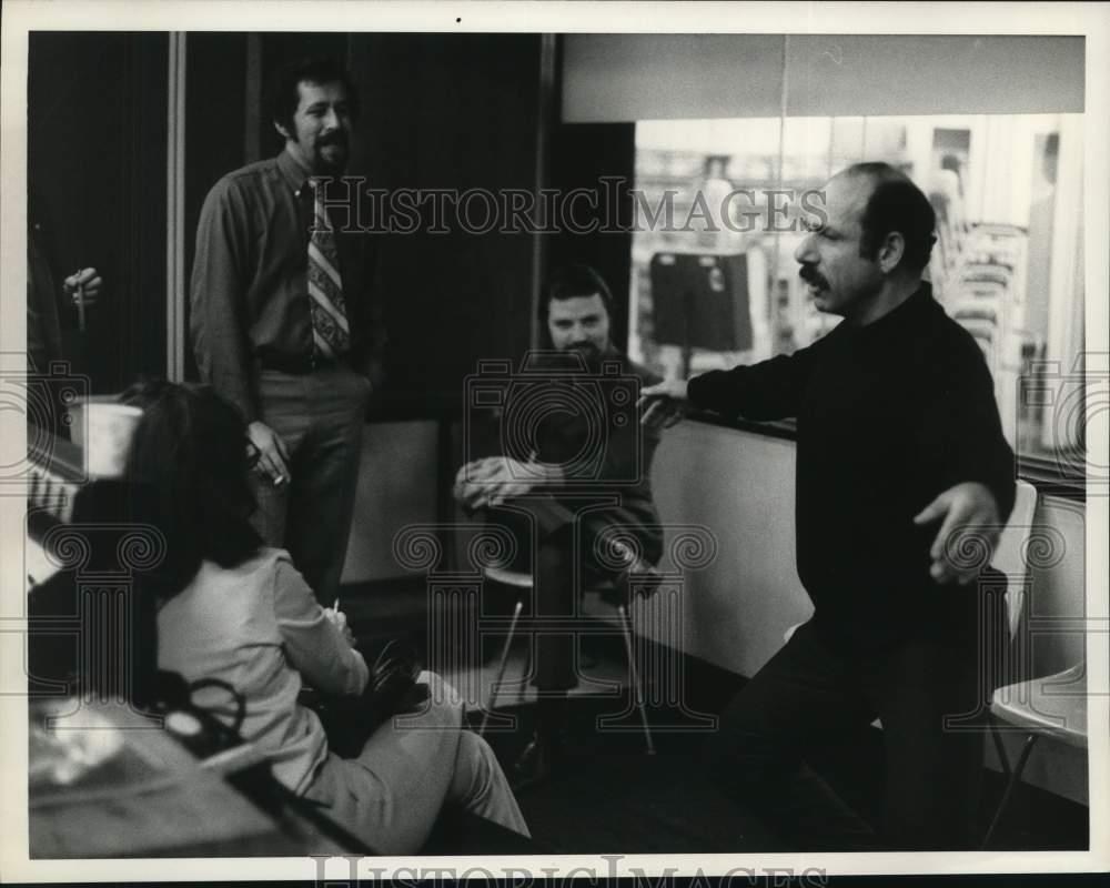 1970 Press Photo Herschel Bernardi entertaining his coworkers. - hcp19704