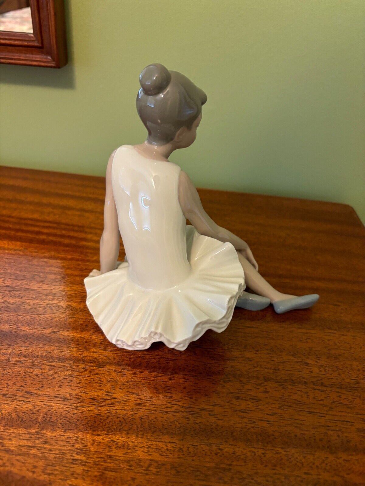NAO by Lladro Porcelain Figurine Sitting Ballerina Daisa Hand Made in Spain 01