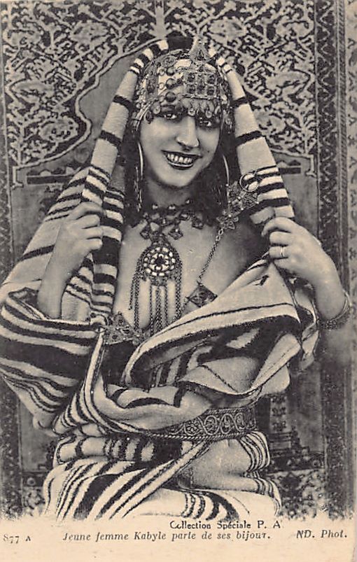Algeria - ETHNIC NUDE - Kabyle woman adorned with her jewelry