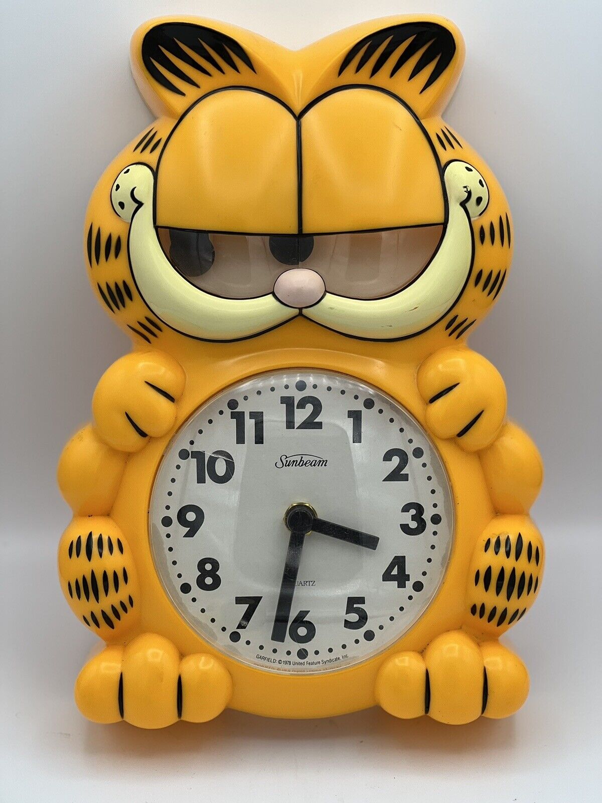 Vintage 1978 1981 Garfield The Cat Sunbeam wall clock. NOT WORKING Missing Tail